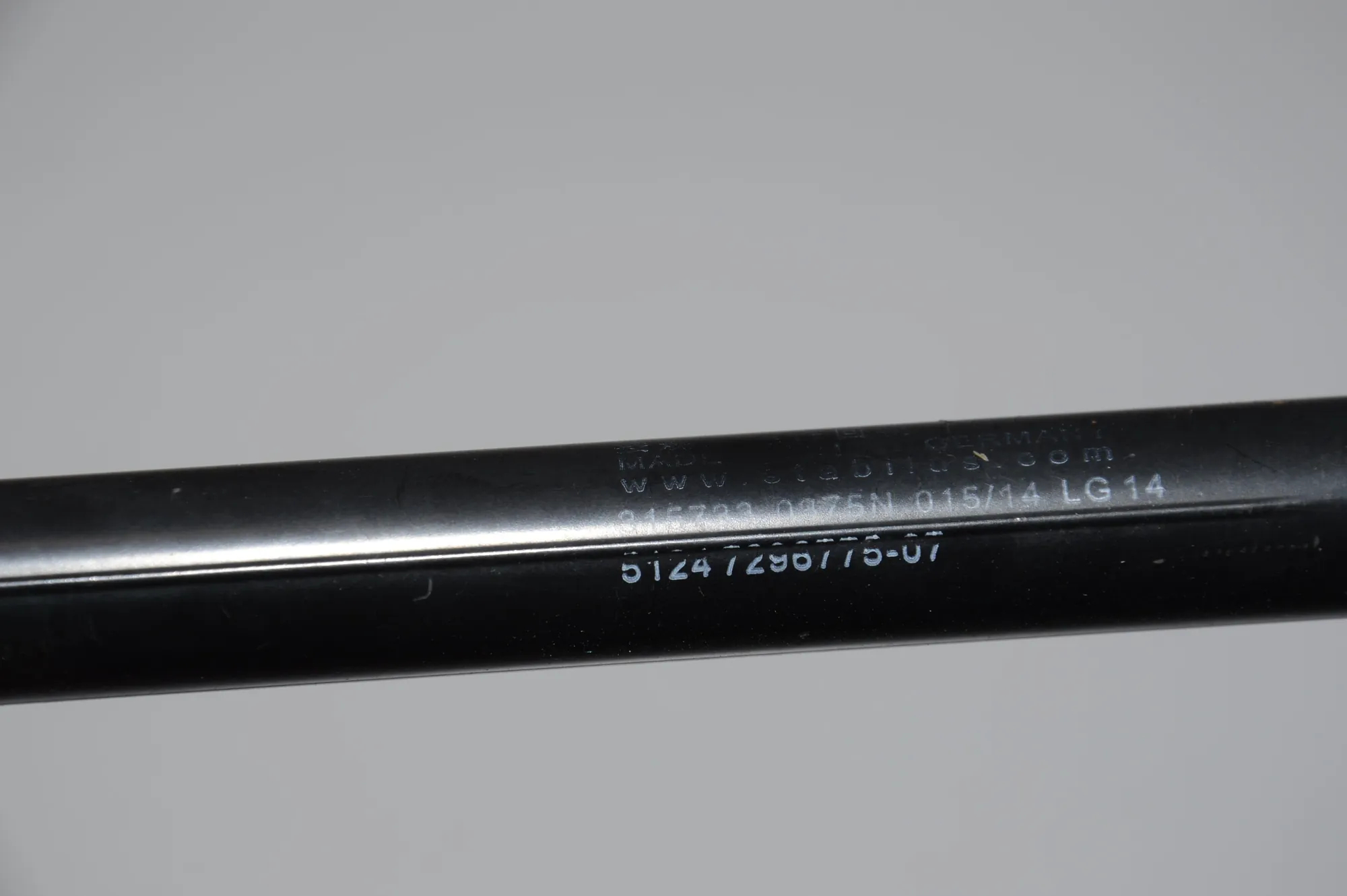 Right Side Tailgate Gas Strut – OEM 51247296775 · BMW i3 (I01) Hybrid 2014 – 4