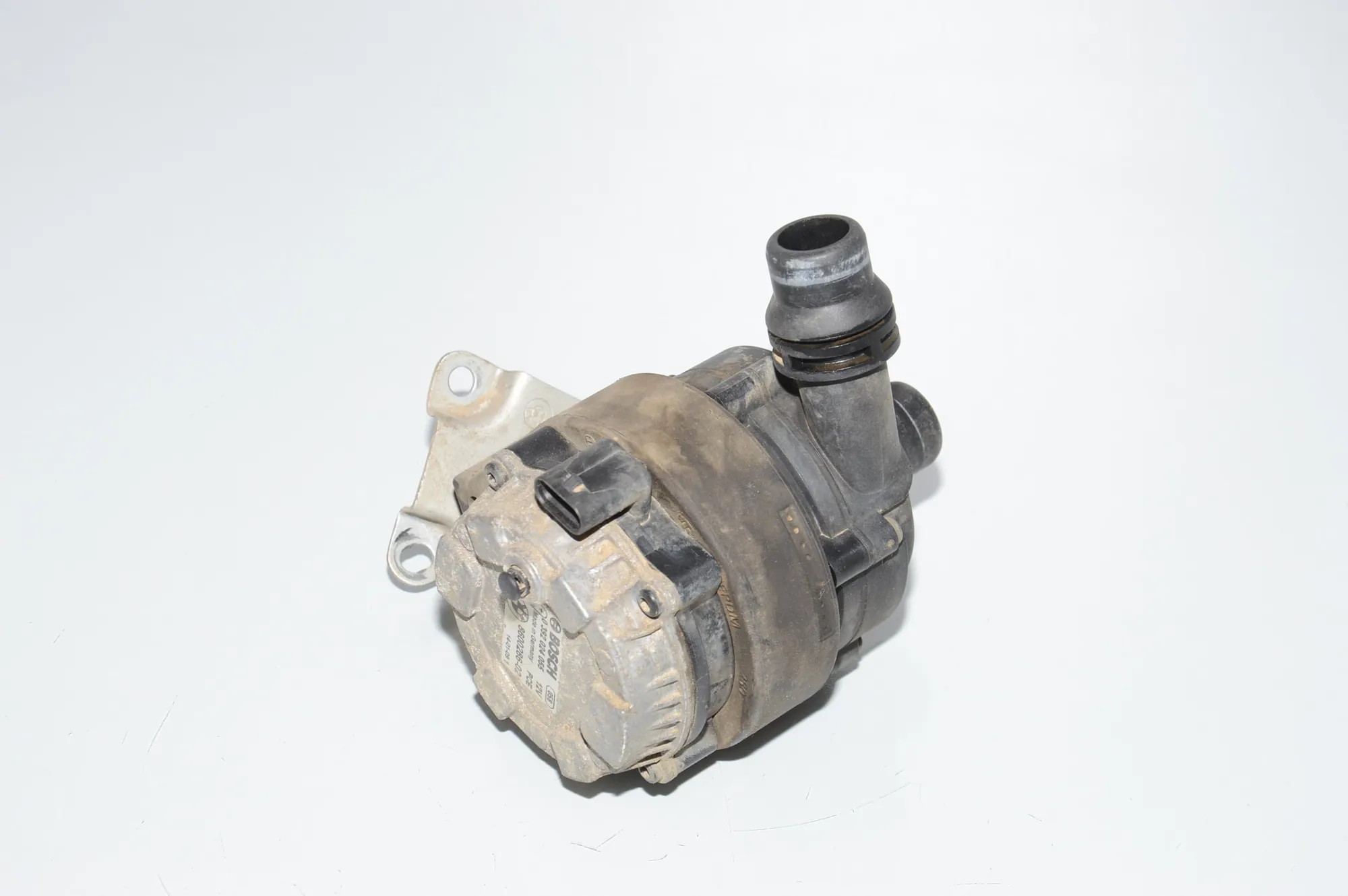 Auxiliary Water Pump – OEM 0392024055 · BMW i3 (I01) Hybrid 2014 – 3