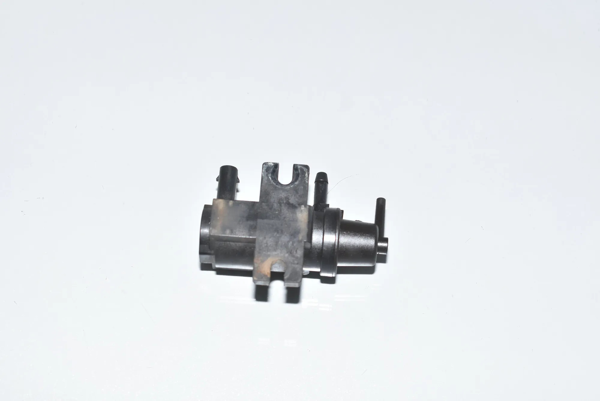 Solenoid Valve – OEM 11747805391 · BMW 3 (E90) 318 d 2008 – 3