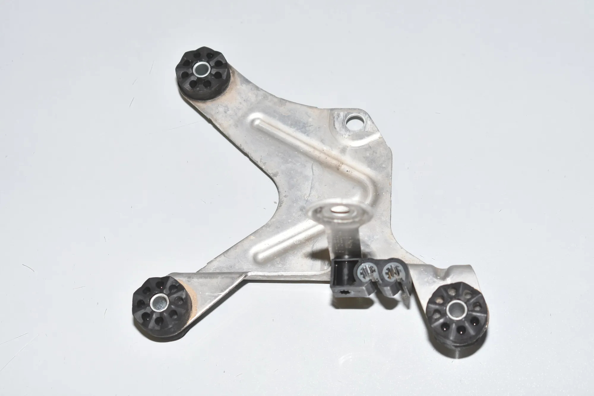 ABS Pump Holder – OEM 6775355 · BMW 5 Gran Turismo (F07) 530 d 2010