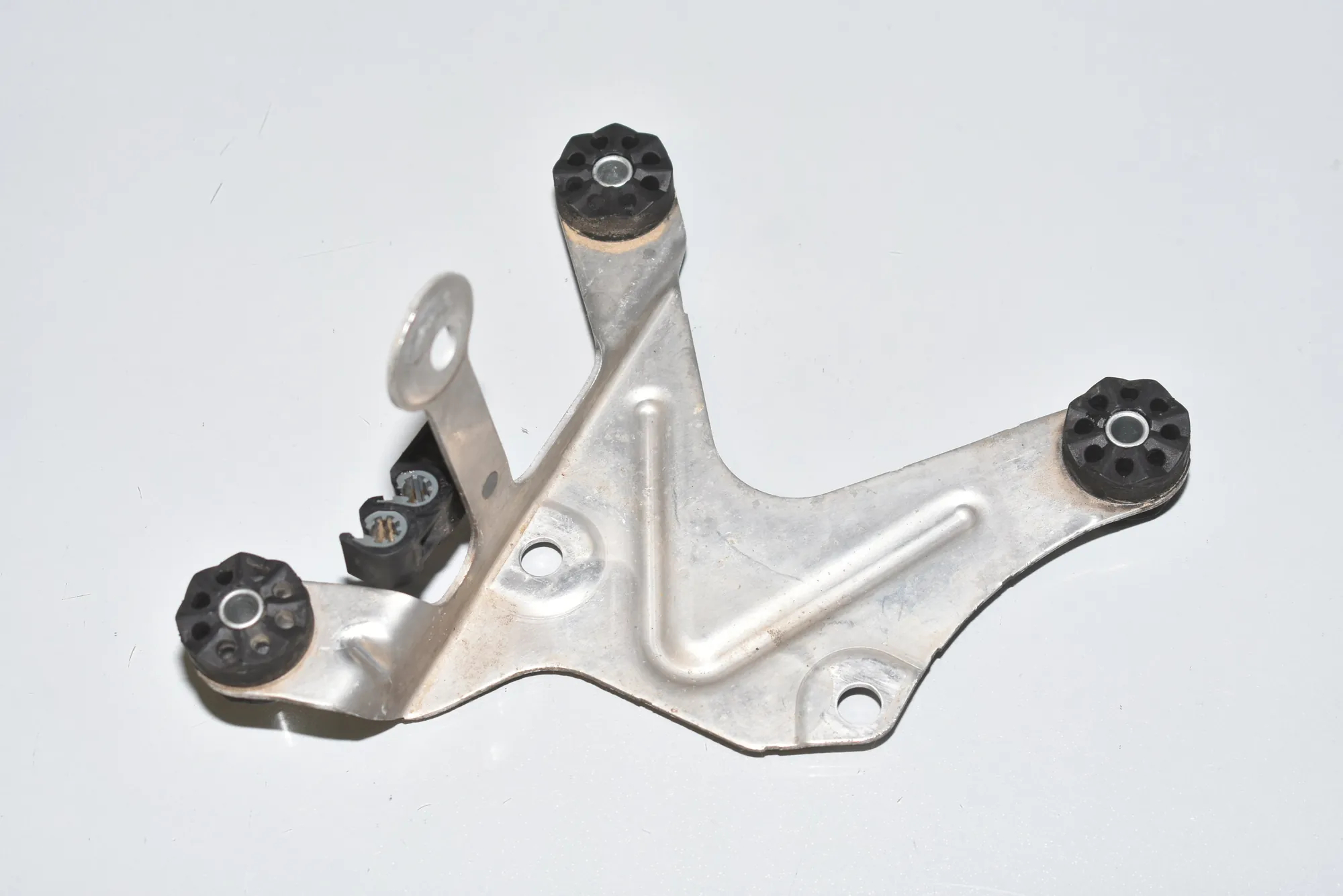 ABS Pump Holder – OEM 6775355 · BMW 5 Gran Turismo (F07) 530 d 2010 – 2
