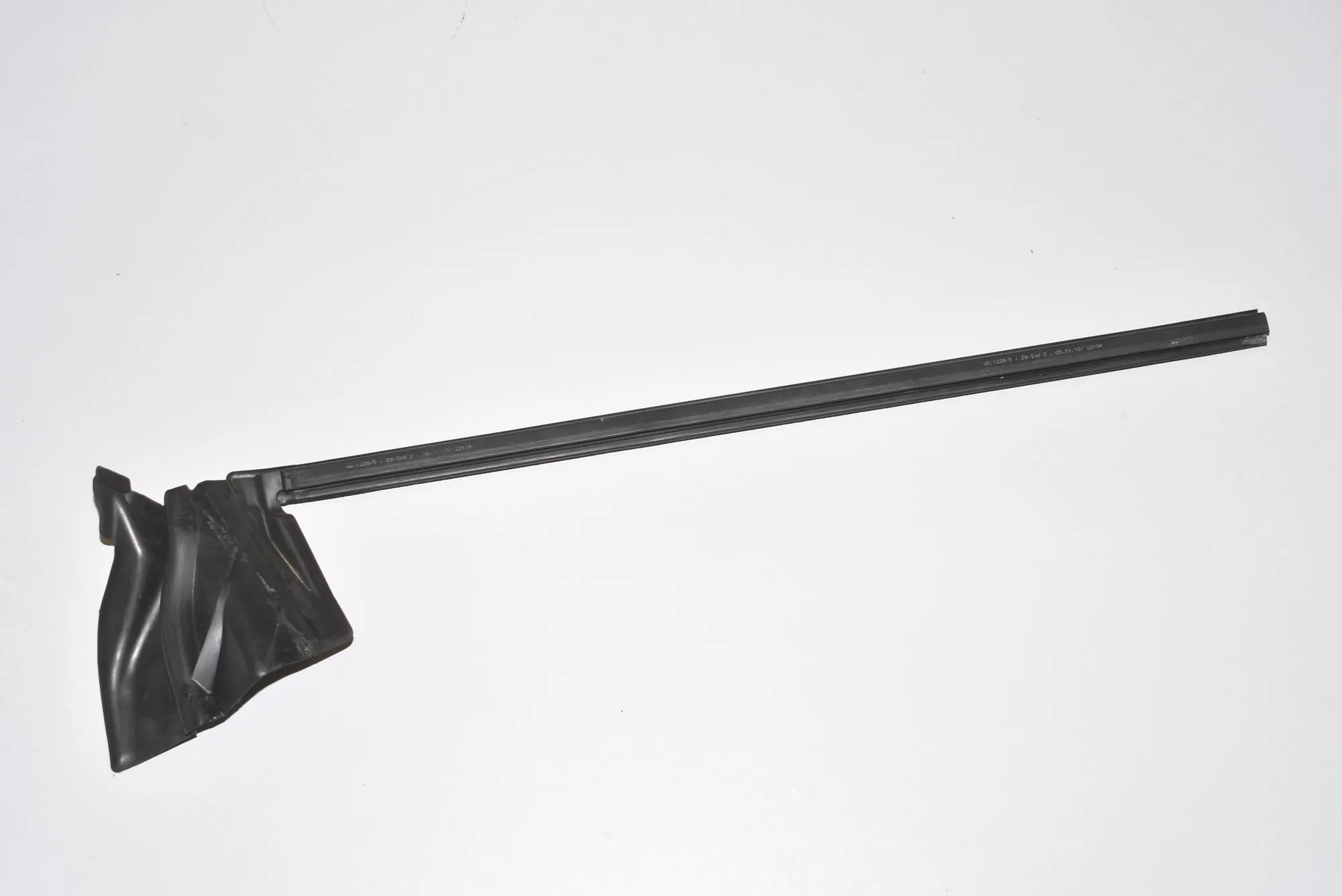 Front Left Door Rubber Seal – OEM 51337196343 · BMW 5 Gran Turismo (F07) 530 d 2010 – 2