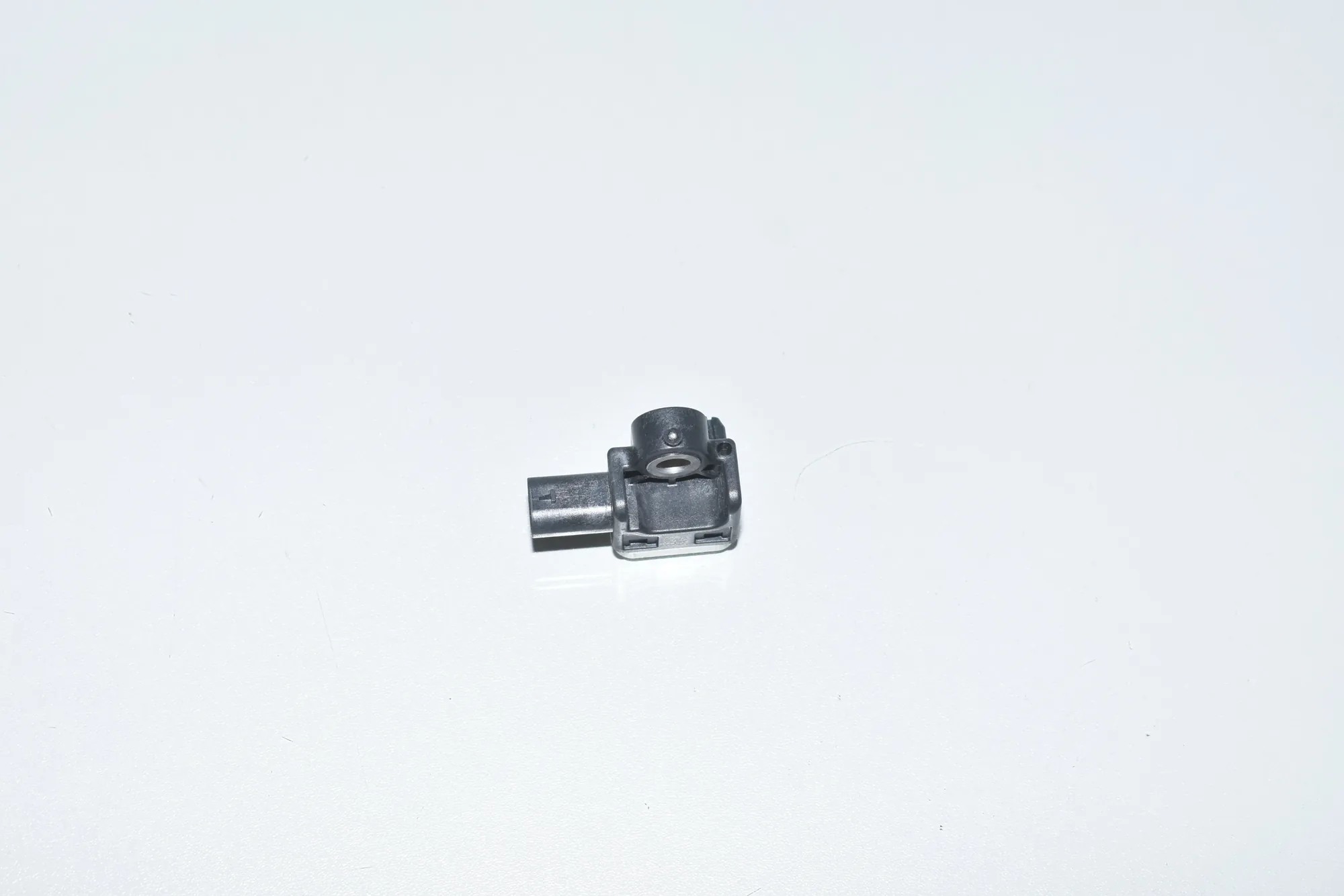 Front Right Impact Sensor – OEM 65779234989 · BMW 3 Touring (F31) 318 d 2018 – 3