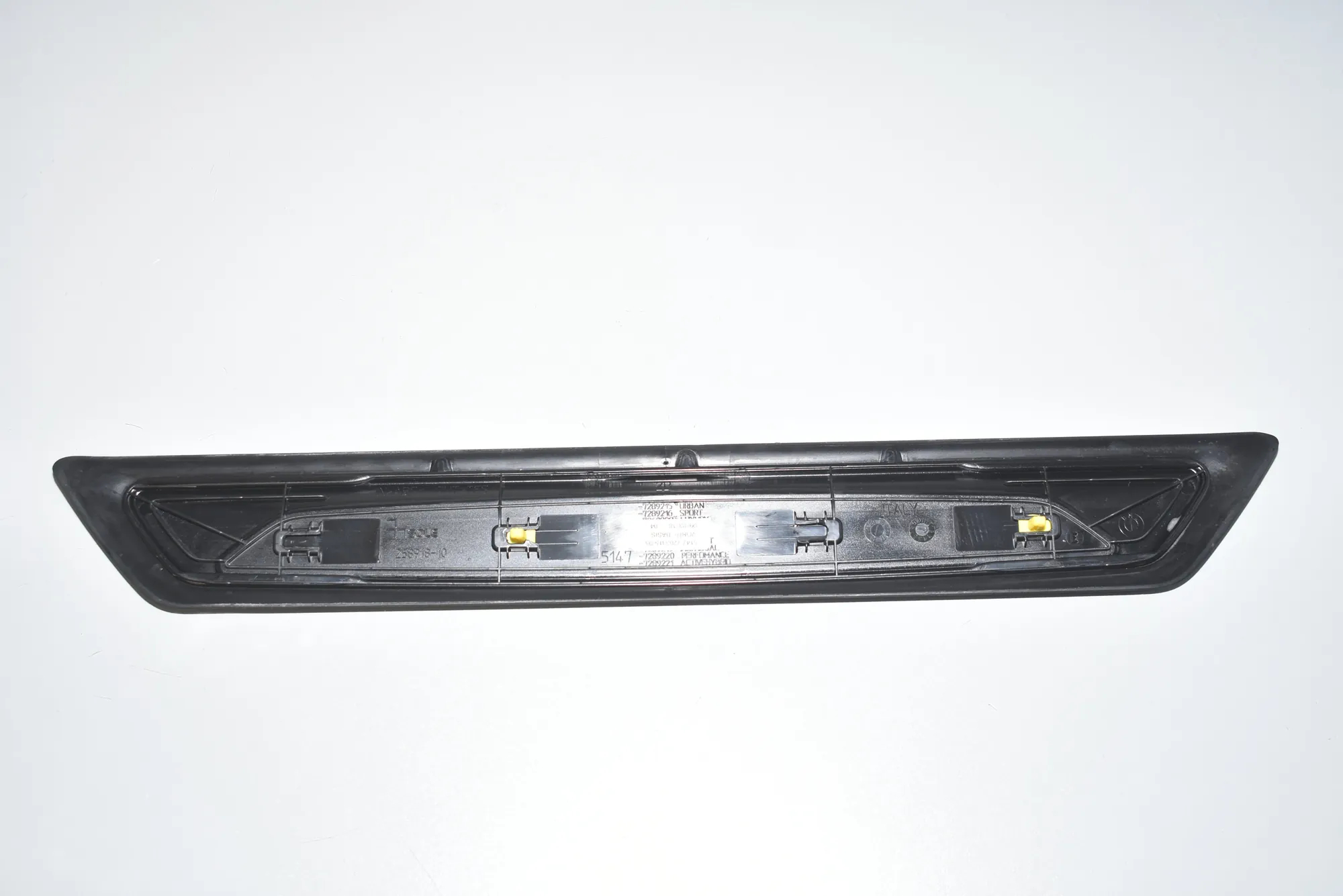 Front Left Sill Trim – OEM 51477263315 · BMW 3 Touring (F31) 318 d 2018 – 3