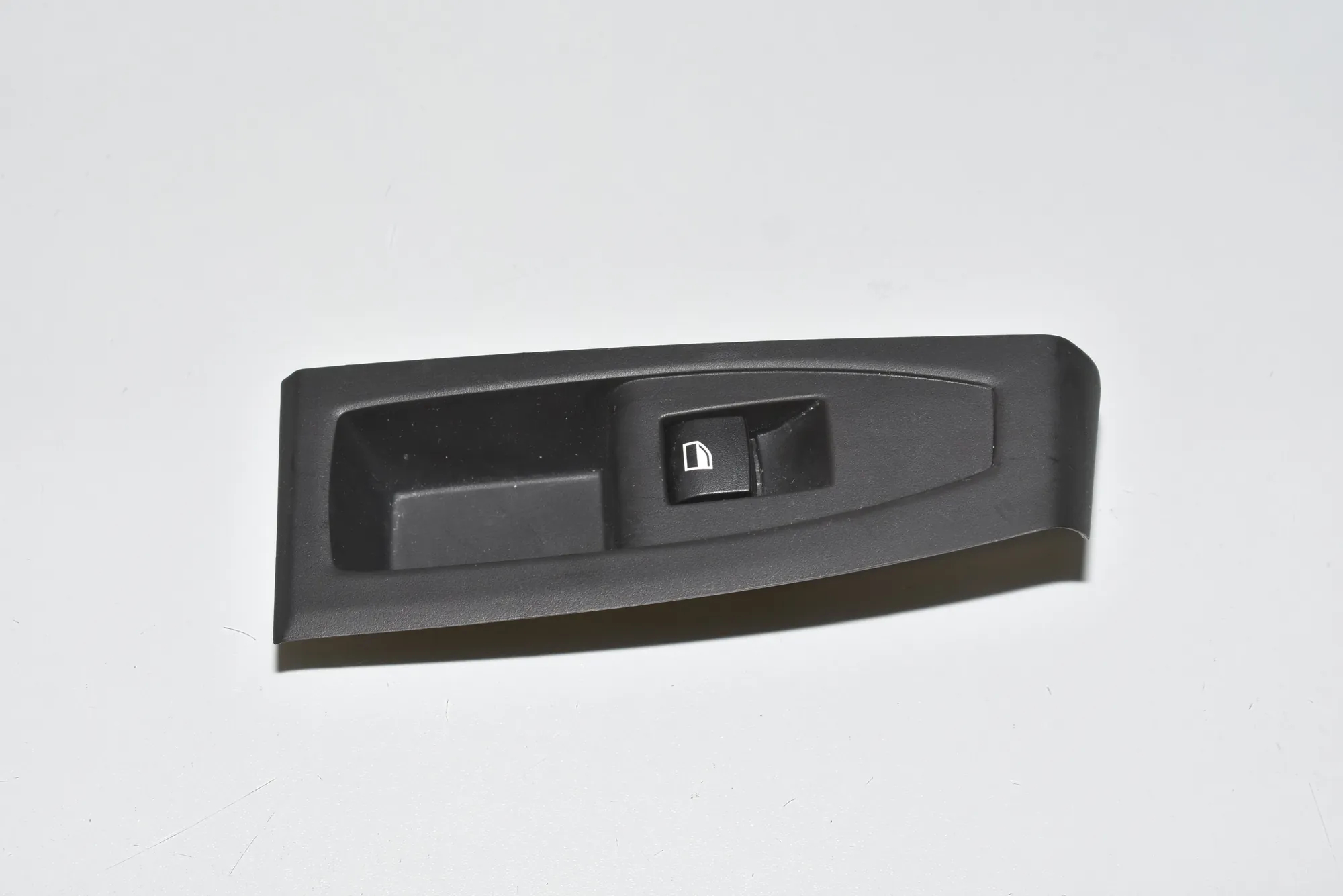 Rear Left Door Window Switch – OEM 9208107 · BMW 2 Active Tourer (F45) 218 d 2017
