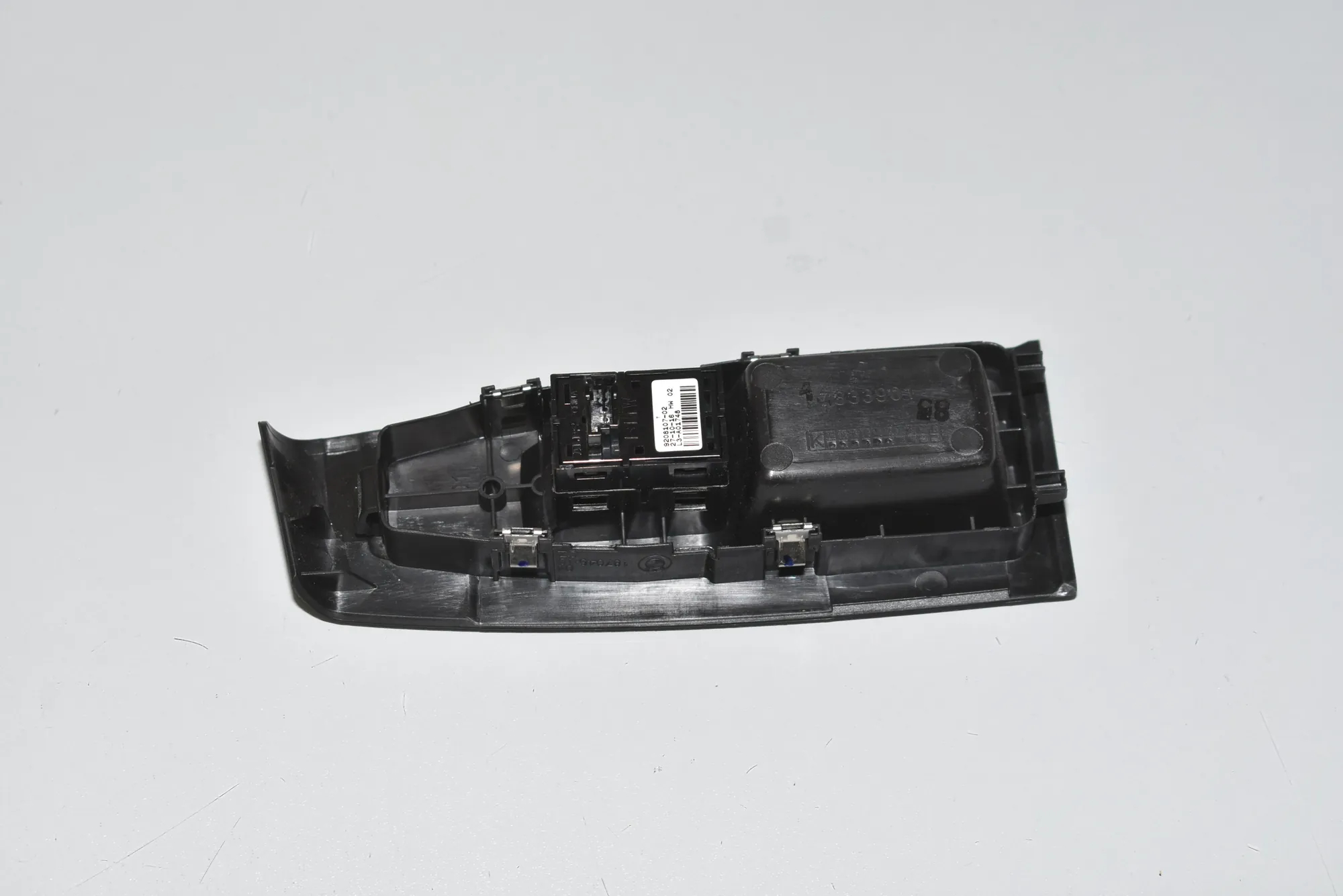 Rear Left Door Window Switch – OEM 9208107 · BMW 2 Active Tourer (F45) 218 d 2017 – 3
