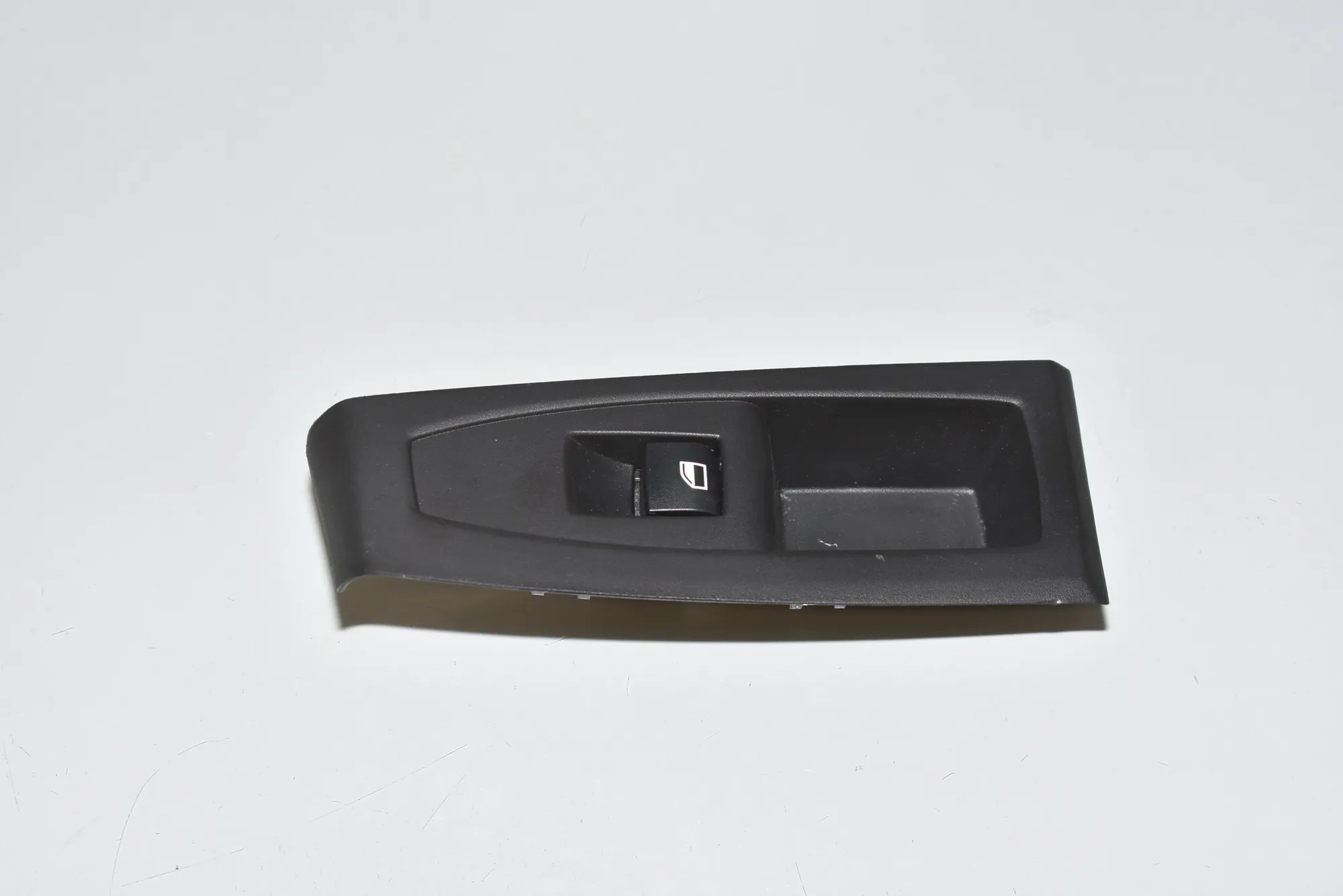 Front Right Door Window Switch – OEM 9208107 · BMW 2 Active Tourer (F45) 218 d 2017 – 2