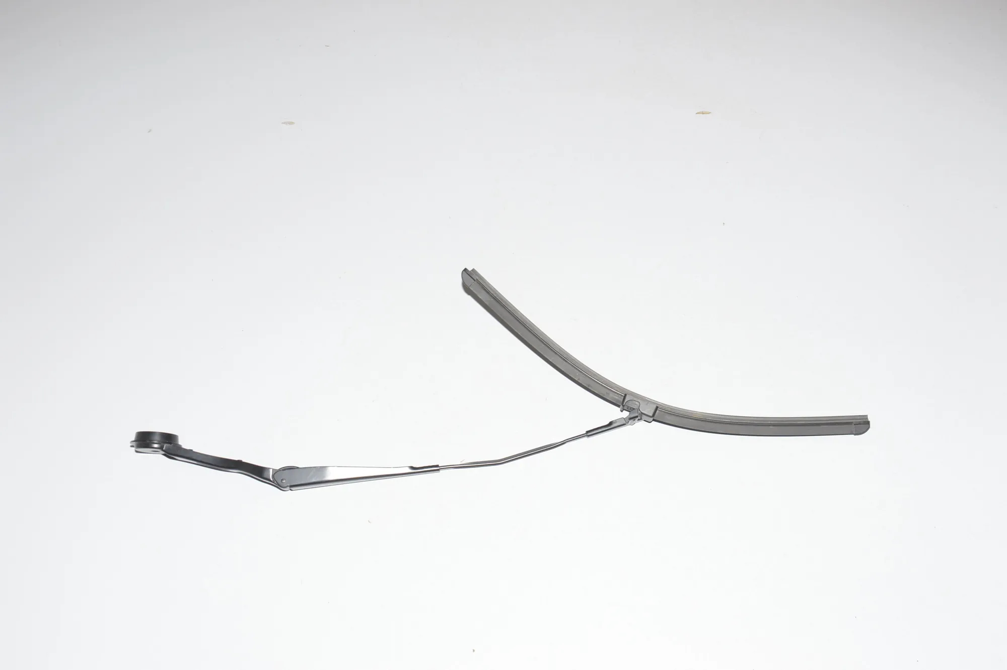 Front Wiper Arms – OEM 61617322164 · BMW i3 (I01) BMW i3 (I01) Electric 2019