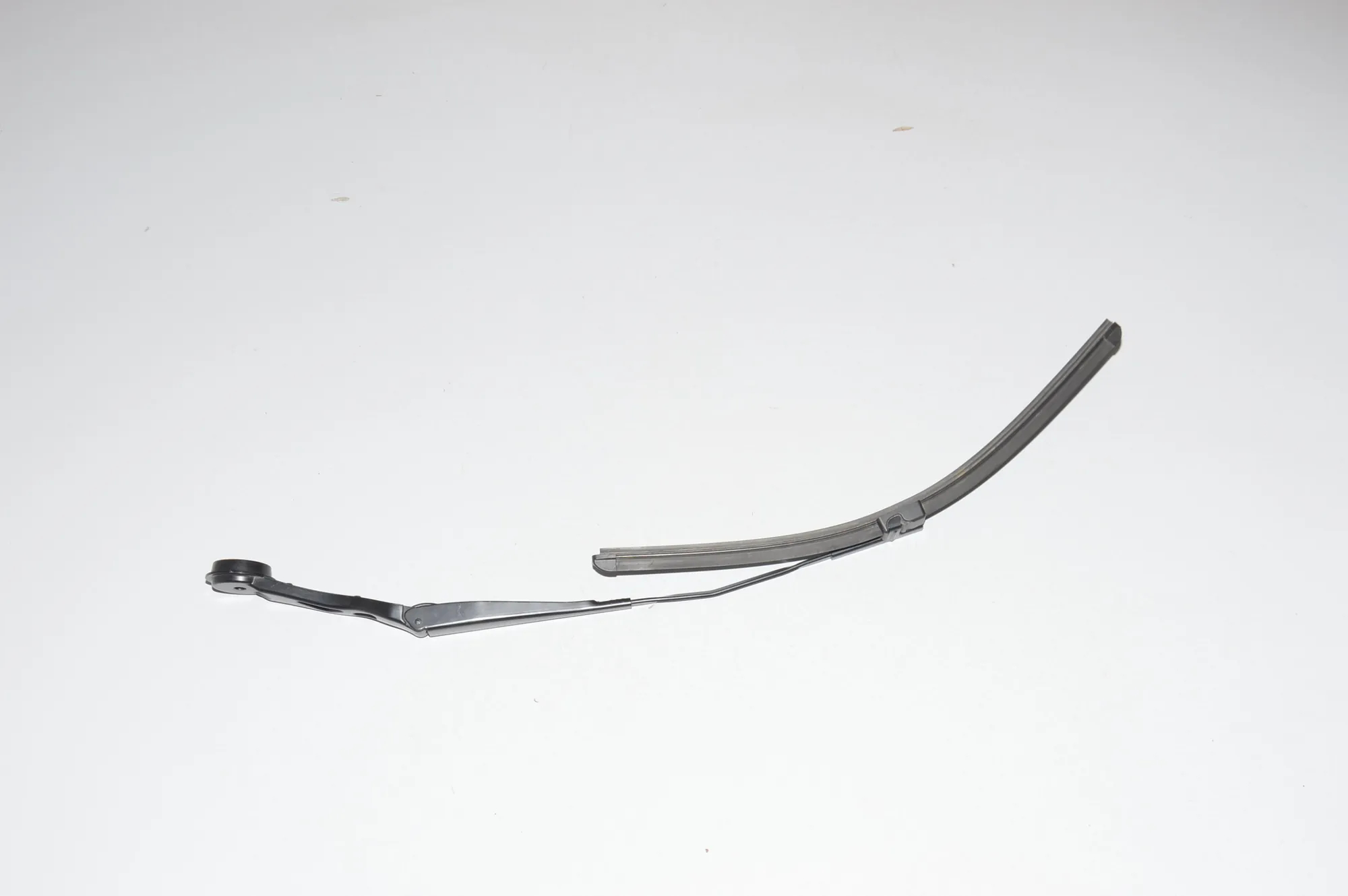 Front Wiper Arms – OEM 61617322164 · BMW i3 (I01) BMW i3 (I01) Electric 2019 – 3