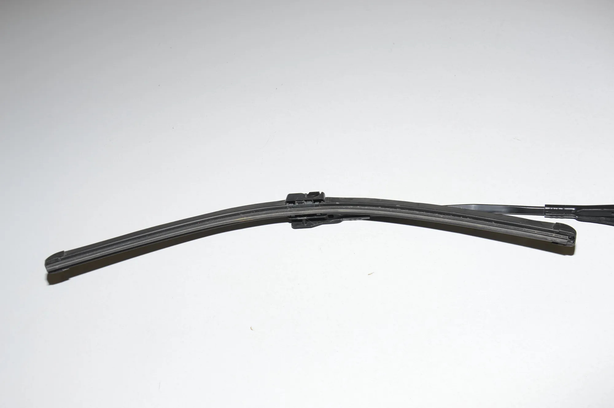 Front Wiper Arms – OEM 61617322164 · BMW i3 (I01) BMW i3 (I01) Electric 2019 – 4