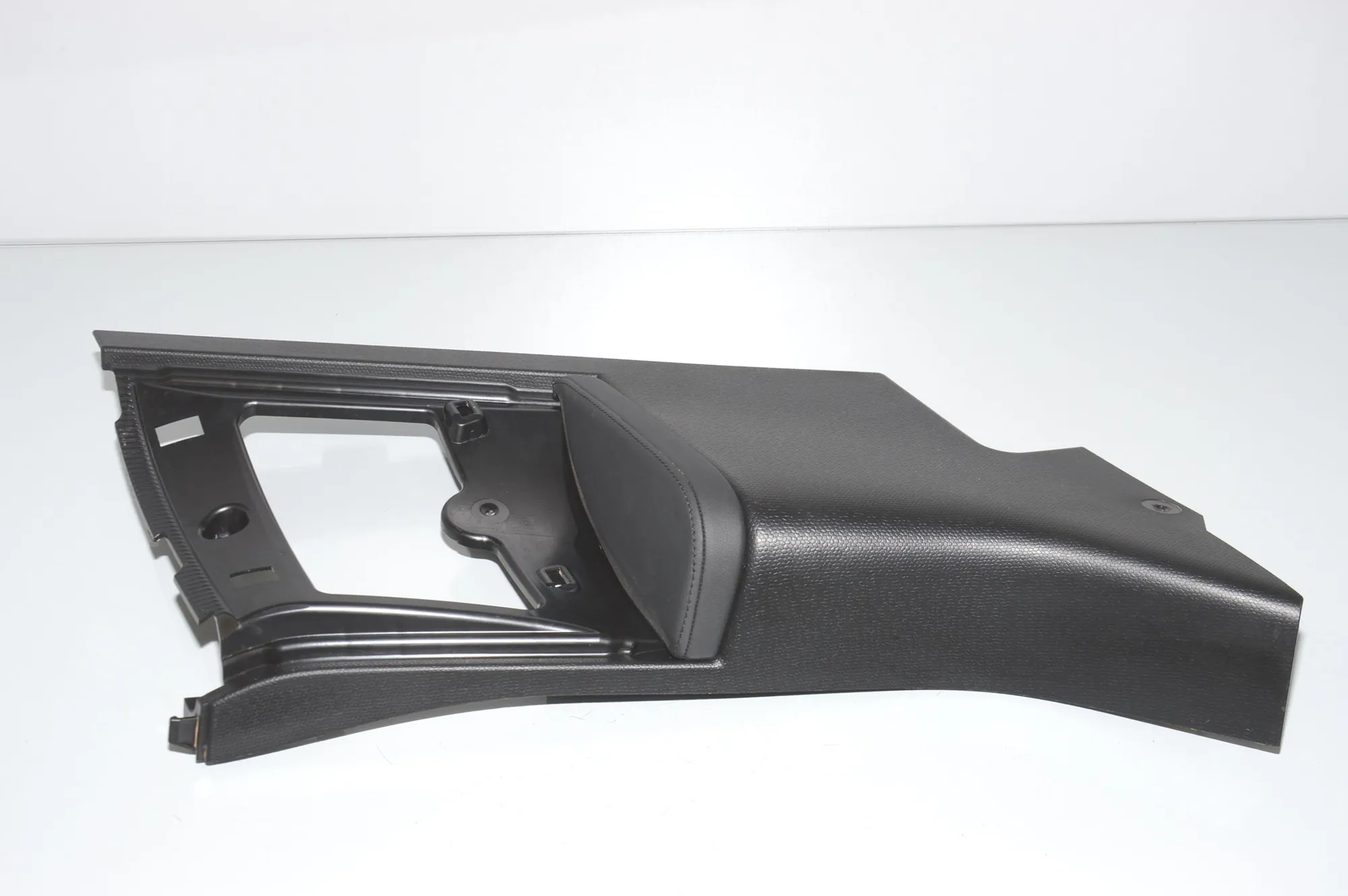Right Side Pillar Trim – OEM 7272428 · BMW i3 (I01) BMW i3 (I01) Electric 2019 – 2