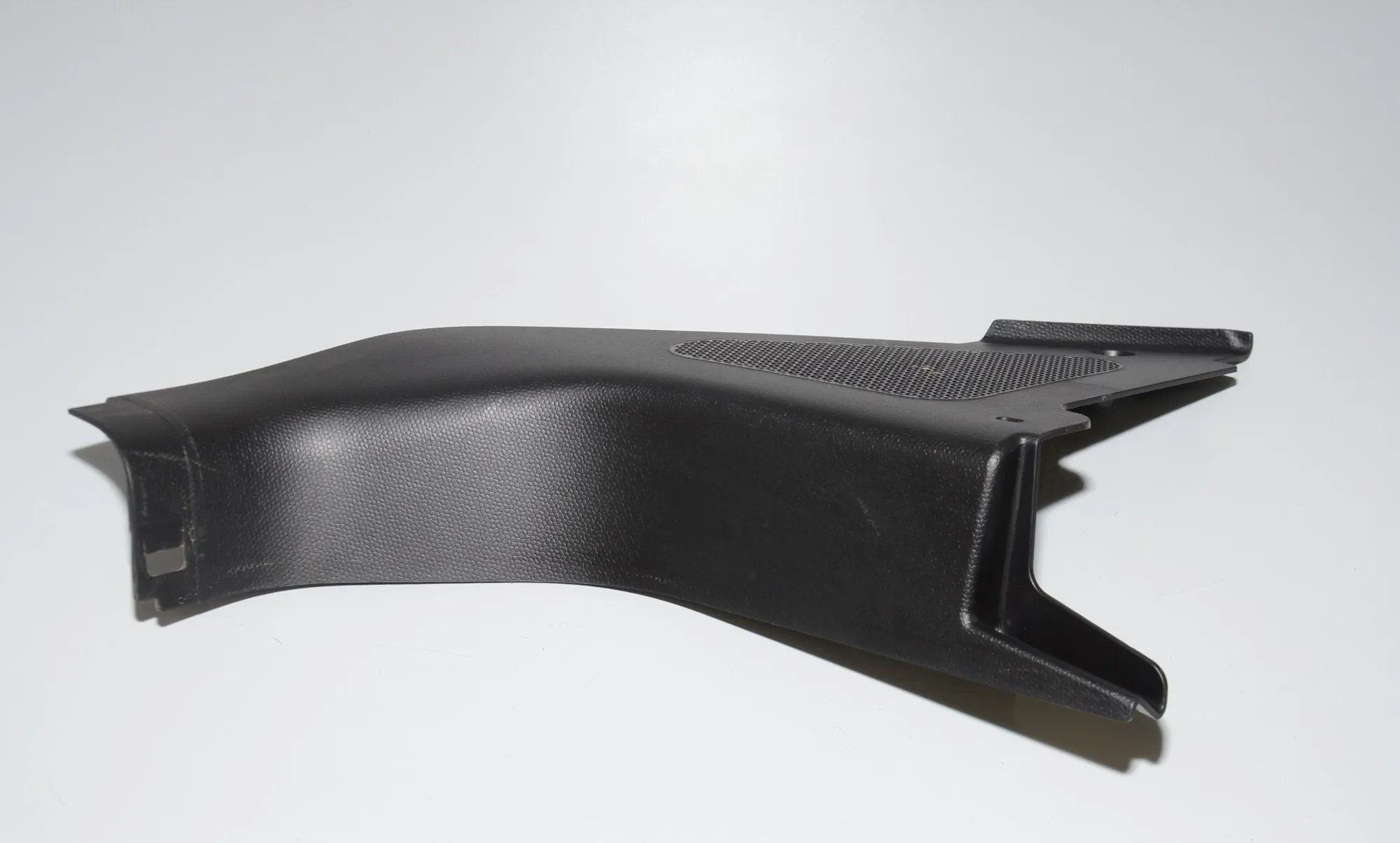Front Right Interior Step Trim – OEM 51437272418 · BMW i3 (I01) BMW i3 (I01) Electric 2019 – 2