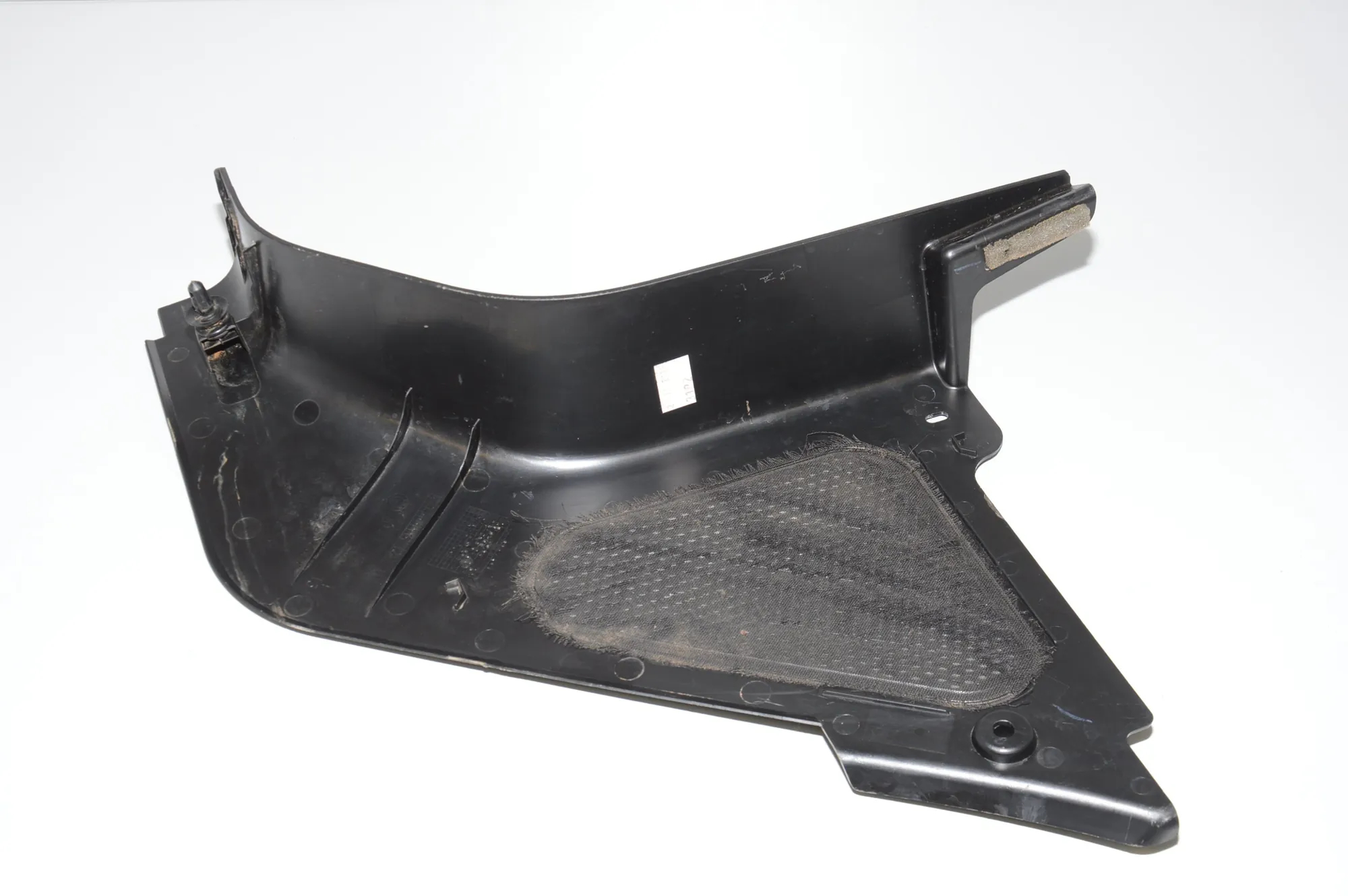 Front Right Interior Step Trim – OEM 51437272418 · BMW i3 (I01) BMW i3 (I01) Electric 2019 – 4