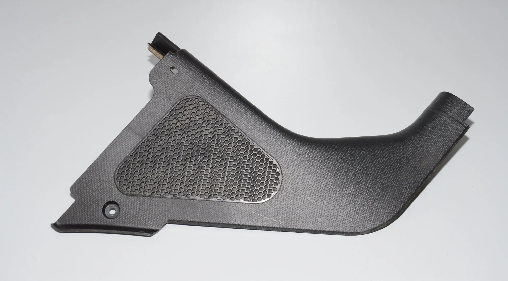 Front Right Interior Step Trim – OEM 51437272418 · BMW i3 (I01) BMW i3 (I01) Electric 2019