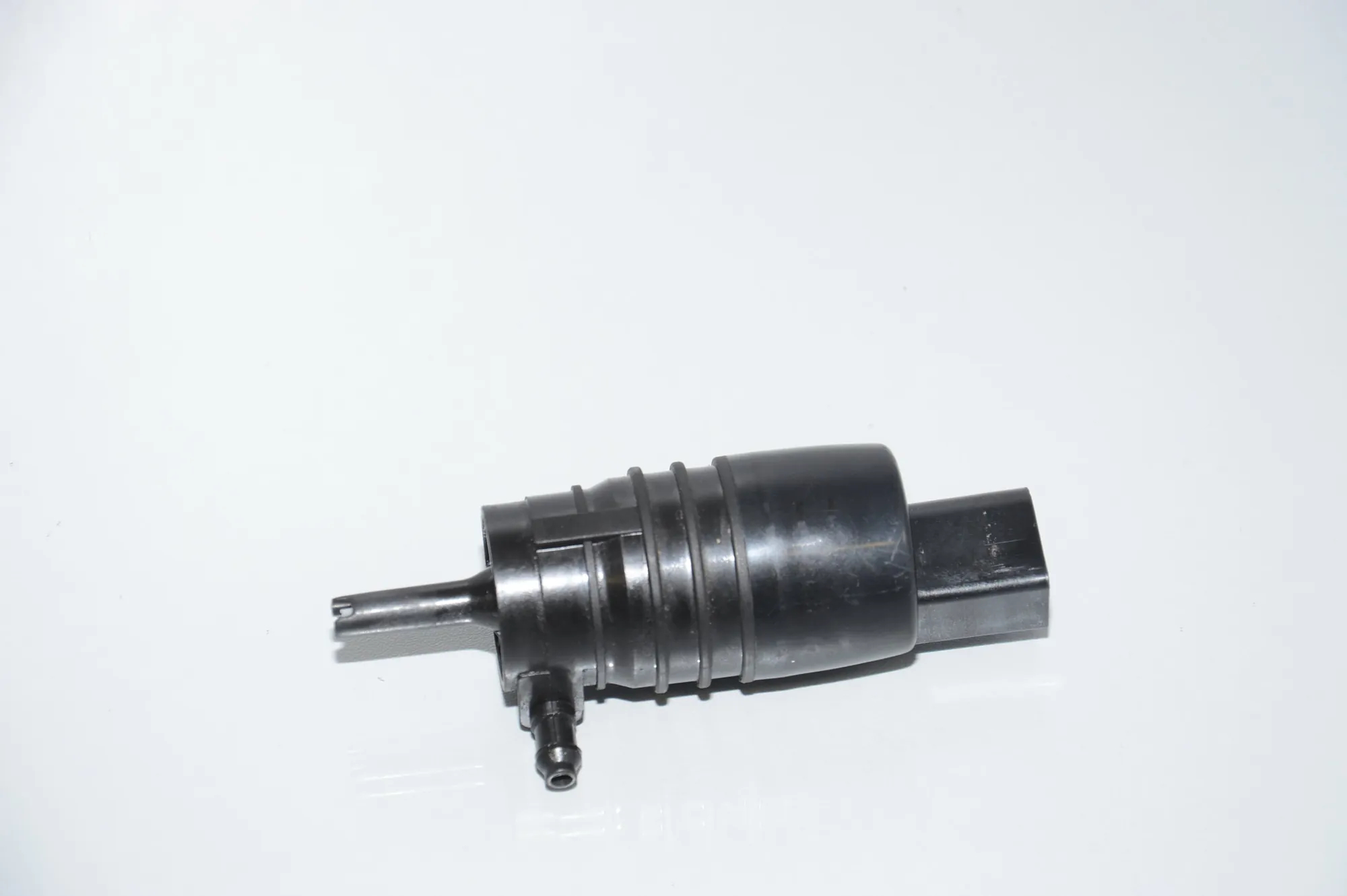 Washer Tank Motor – OEM 67127310147 · BMW 3 Touring (F31) 318 d 2018 – 3