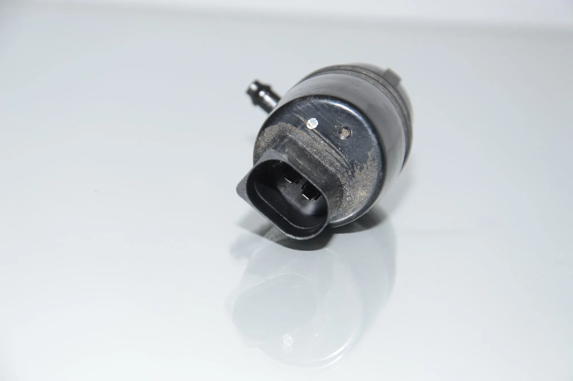 Washer Tank Motor – OEM 67127310147 · BMW 3 Touring (F31) 318 d 2018 – 5