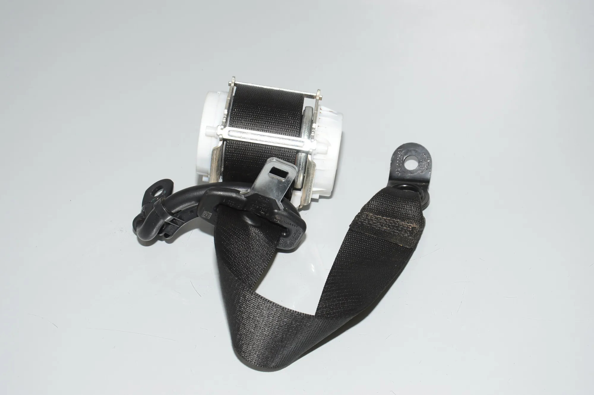 Rear Right Seatbelt – OEM 72117305644 · BMW i3 (I01) BMW i3 (I01) Electric 2019 – 4