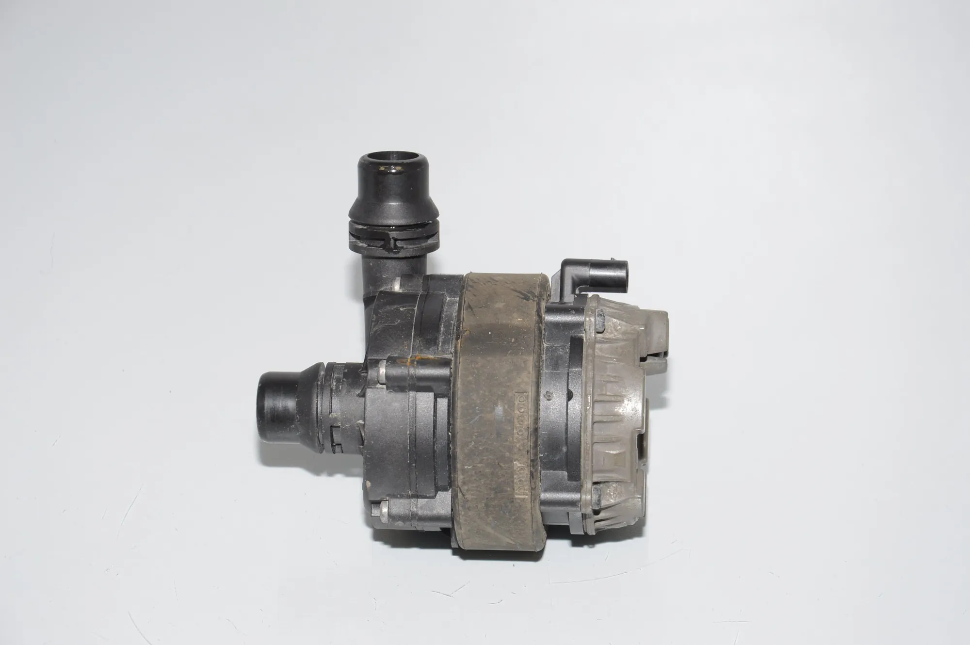 Auxiliary Water Pump – OEM 0392024054 · BMW i3 (I01) BMW i3 (I01) Electric 2019 – 3