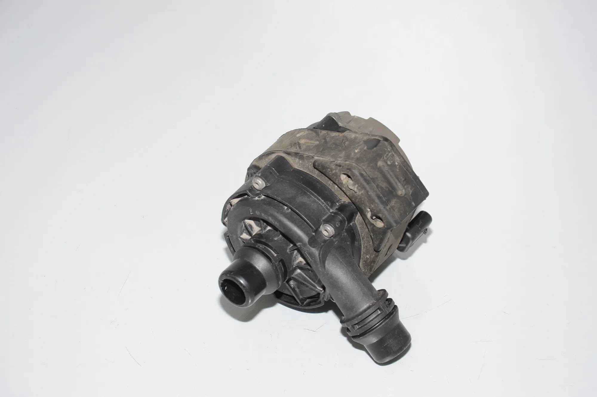 Auxiliary Water Pump – OEM 0392024054 · BMW i3 (I01) BMW i3 (I01) Electric 2019 – 2