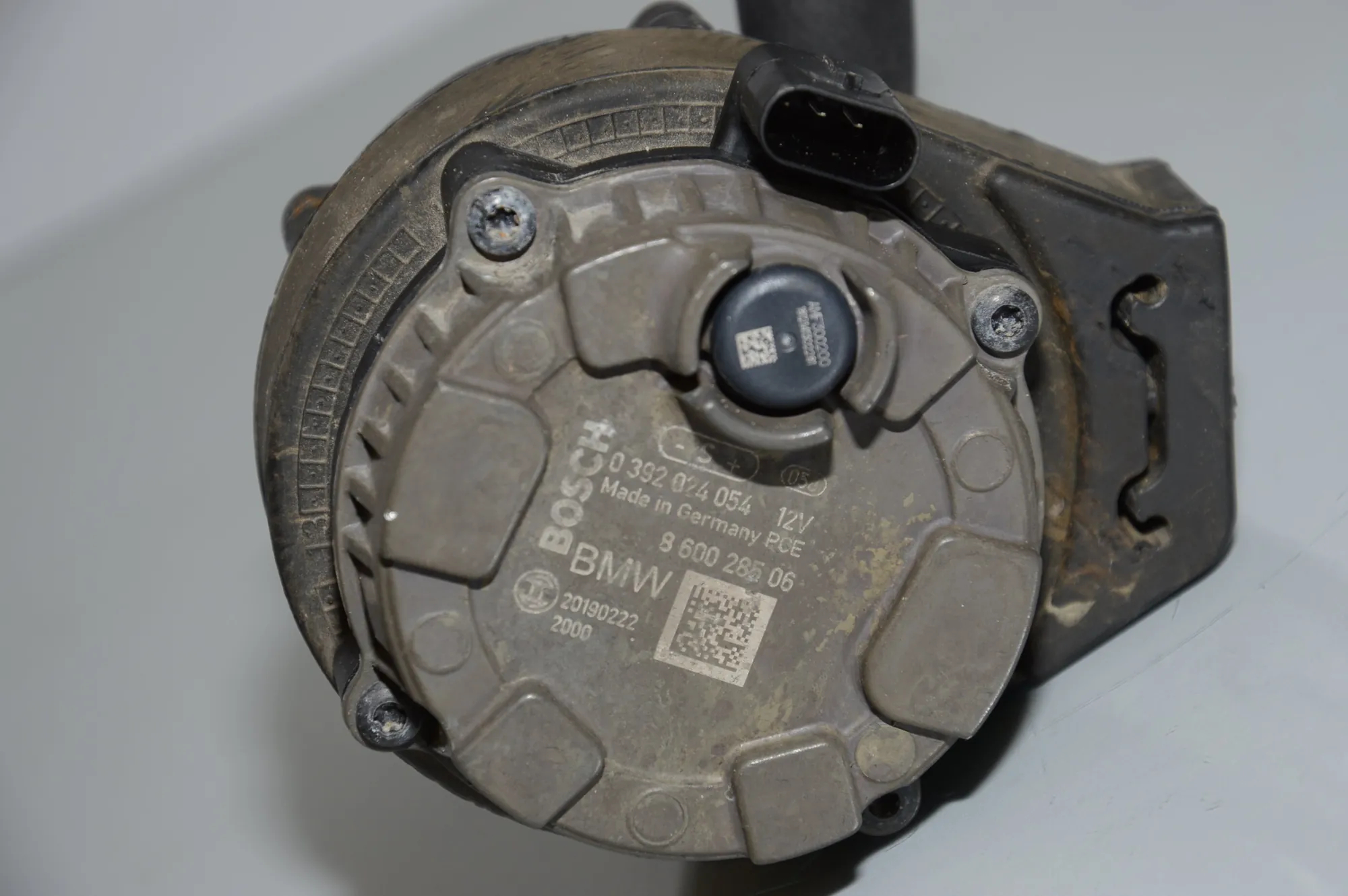 Auxiliary Water Pump – OEM 0392024054 · BMW i3 (I01) BMW i3 (I01) Electric 2019 – 5