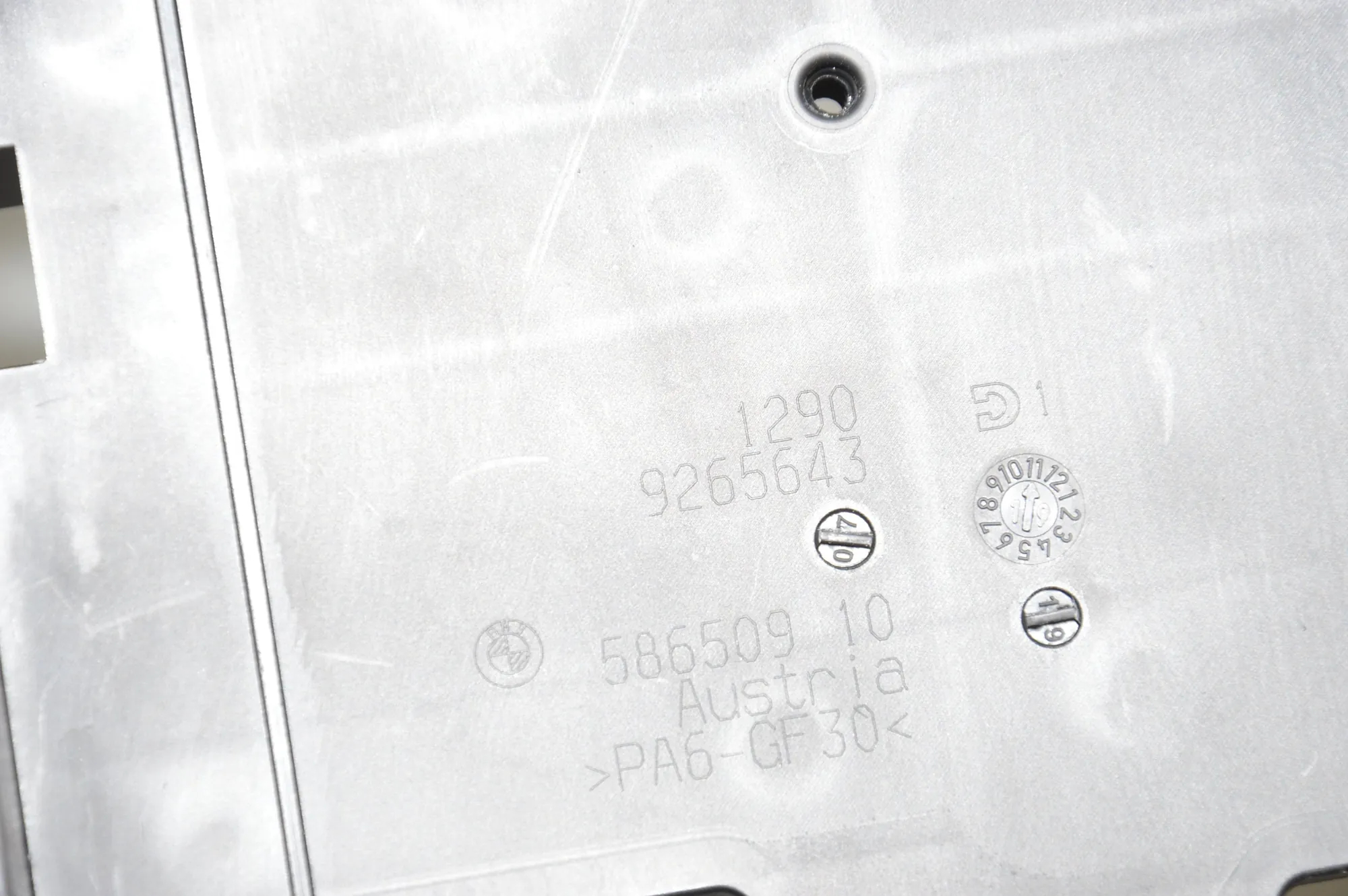Bracket – OEM 61139265643 · BMW i3 (I01) BMW i3 (I01) Electric 2019 – 5