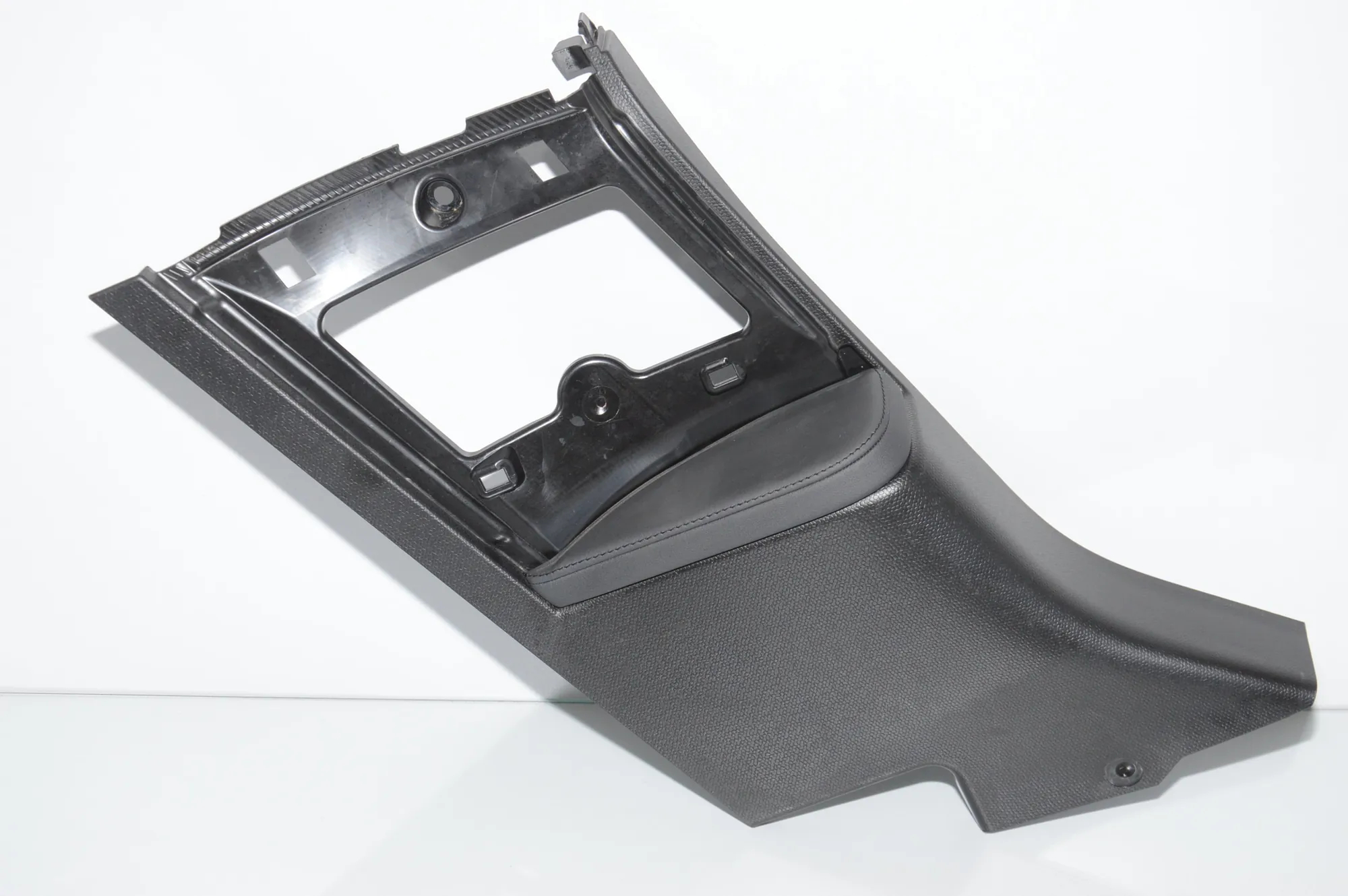 Rear Left Pillar Trim – OEM 7272427 · BMW i3 (I01) BMW i3 (I01) Electric 2019