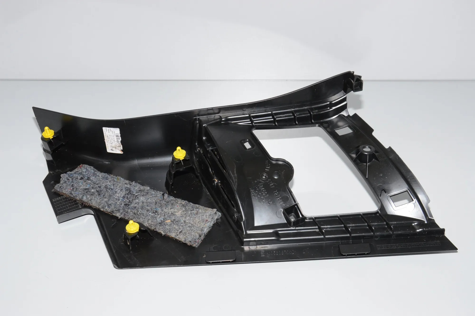 Rear Left Pillar Trim – OEM 7272427 · BMW i3 (I01) BMW i3 (I01) Electric 2019 – 3