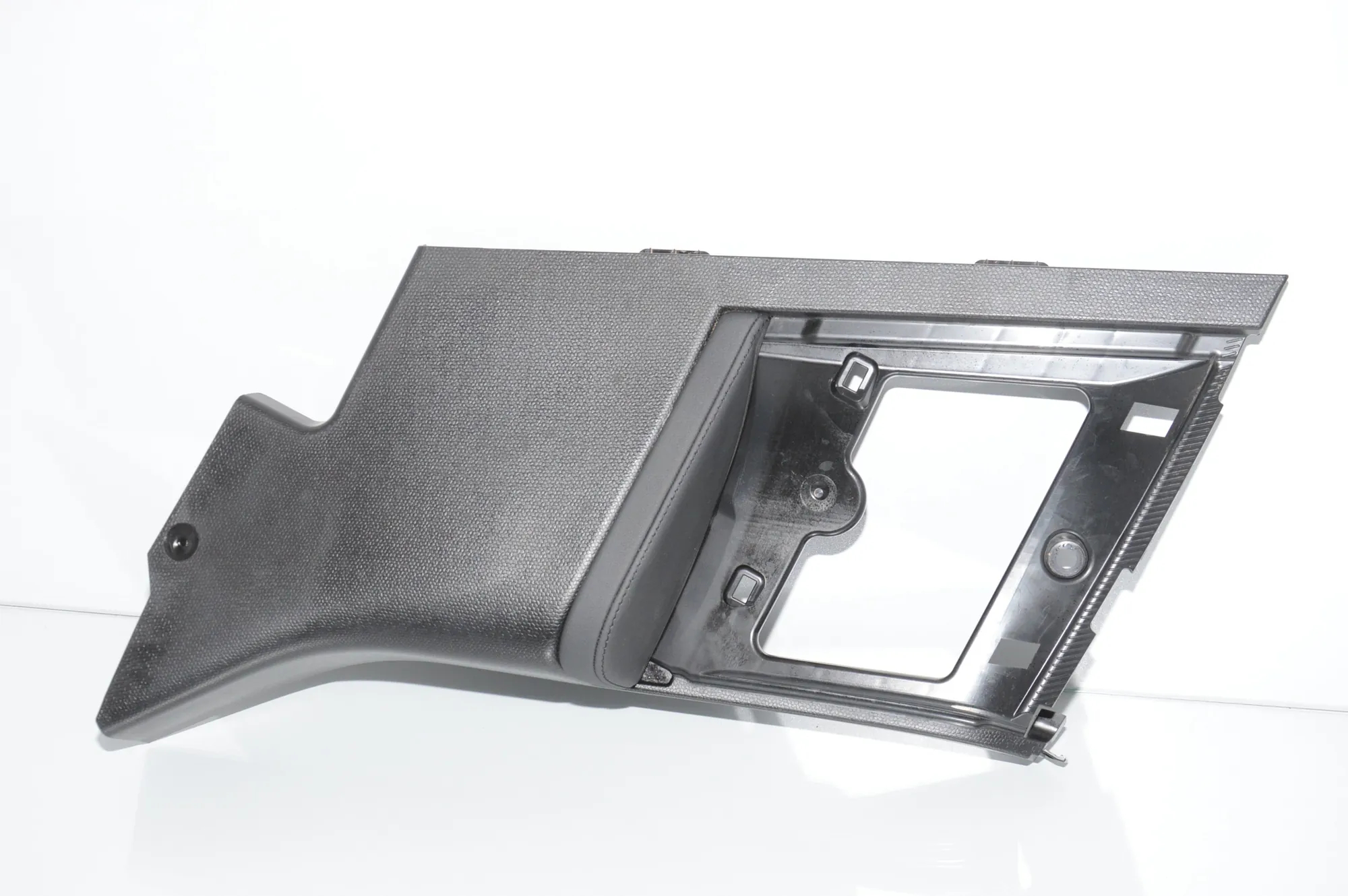 Rear Left Pillar Trim – OEM 7272427 · BMW i3 (I01) BMW i3 (I01) Electric 2019 – 2