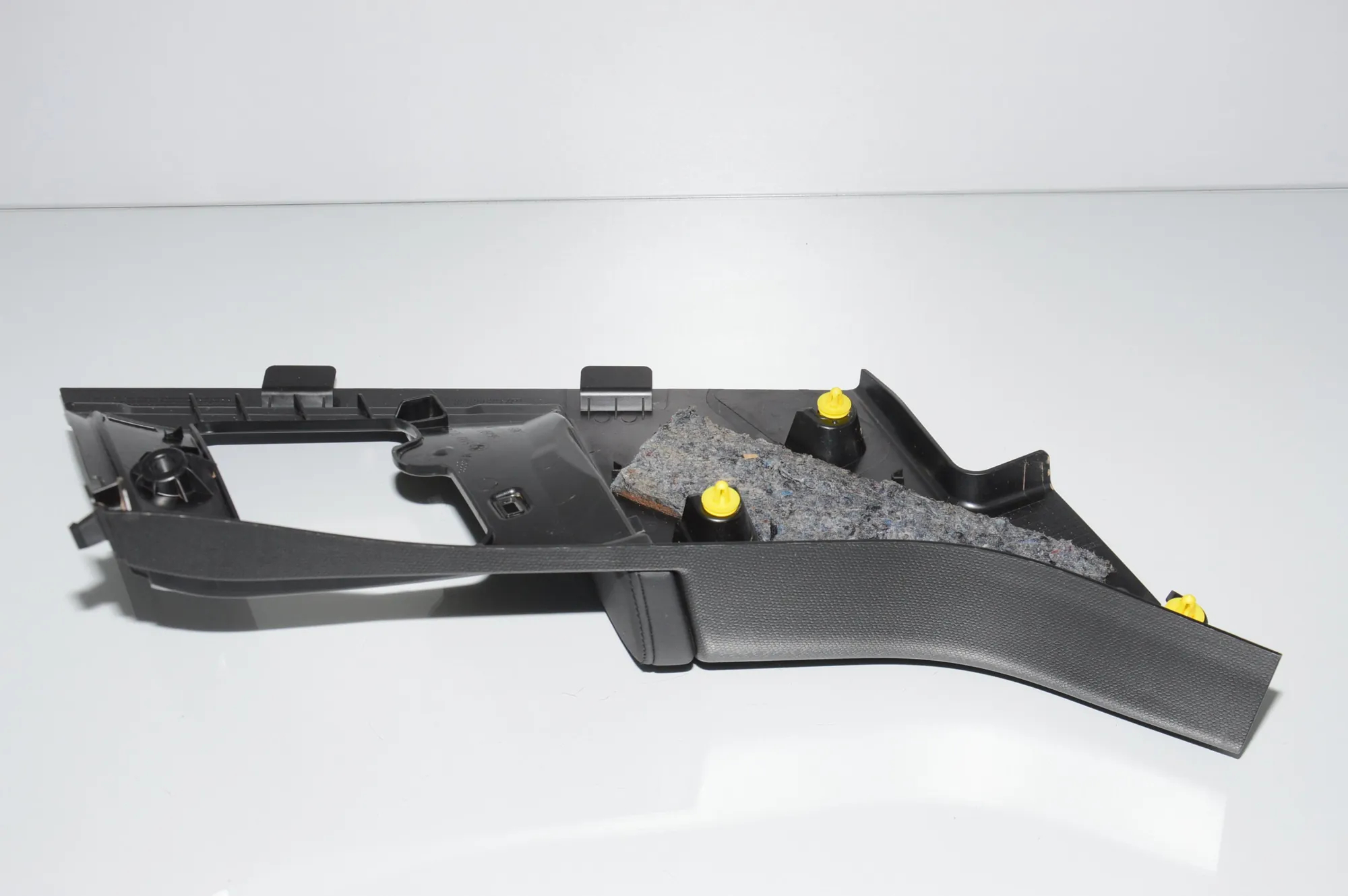Rear Left Pillar Trim – OEM 7272427 · BMW i3 (I01) BMW i3 (I01) Electric 2019 – 4