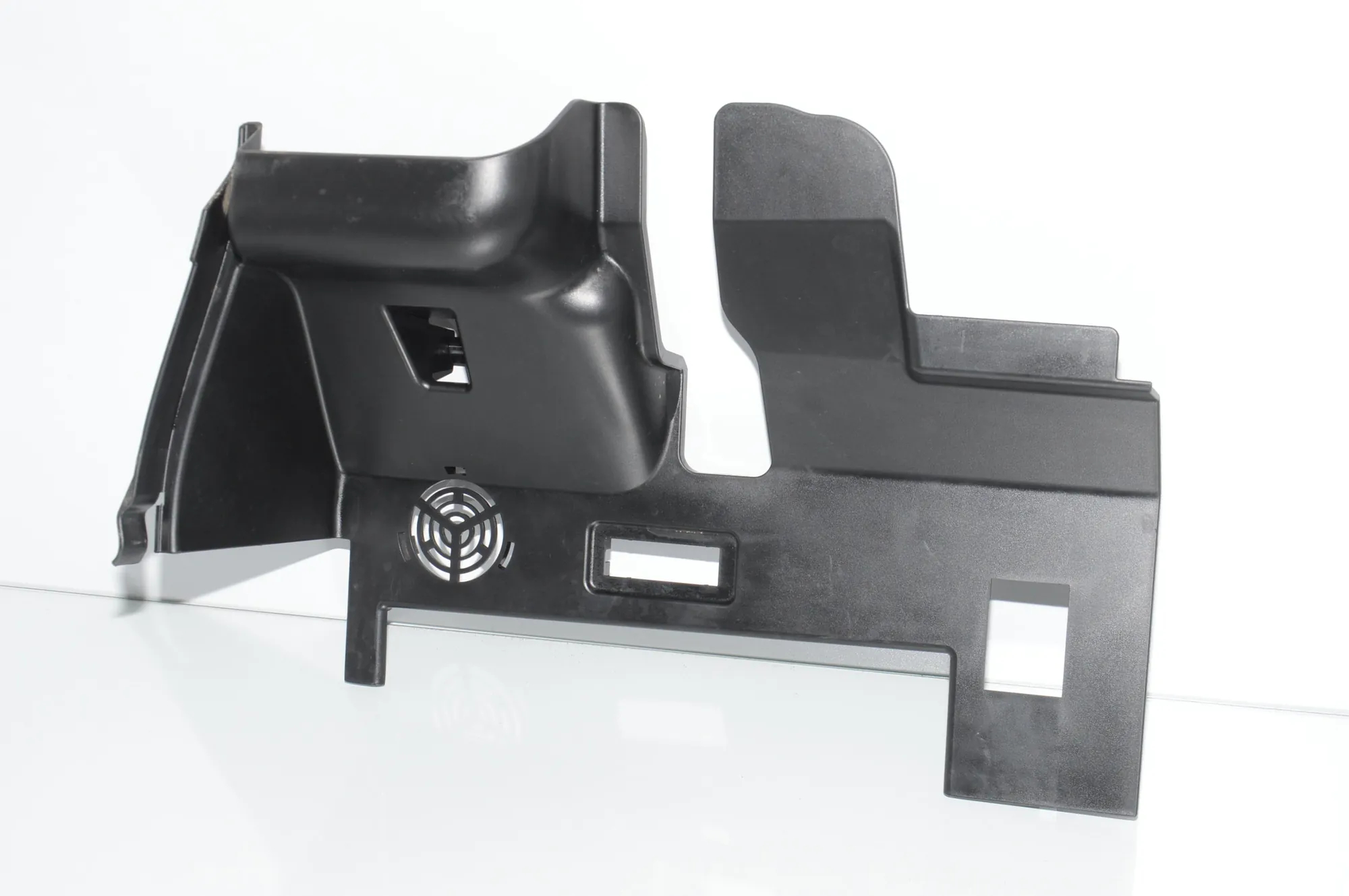 Dashboard Lower Trim – OEM 51459283030 · BMW i3 (I01) BMW i3 (I01) Electric 2019 – 3