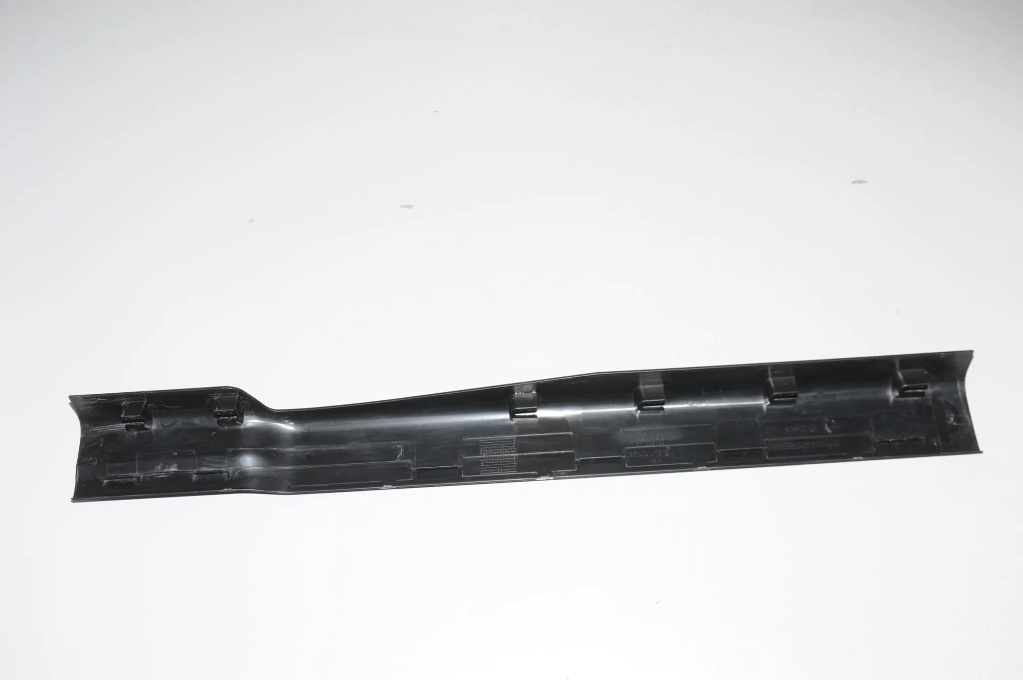 Front Right Interior Step Trim – OEM 51477272380 · BMW i3 (I01) BMW i3 (I01) Electric 2019 – 4