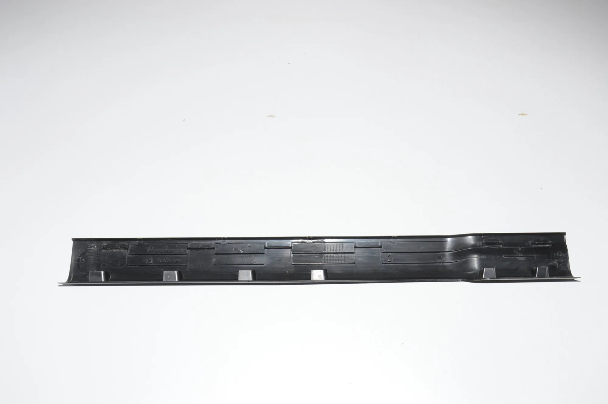 Front Right Interior Step Trim – OEM 51477272380 · BMW i3 (I01) BMW i3 (I01) Electric 2019 – 3