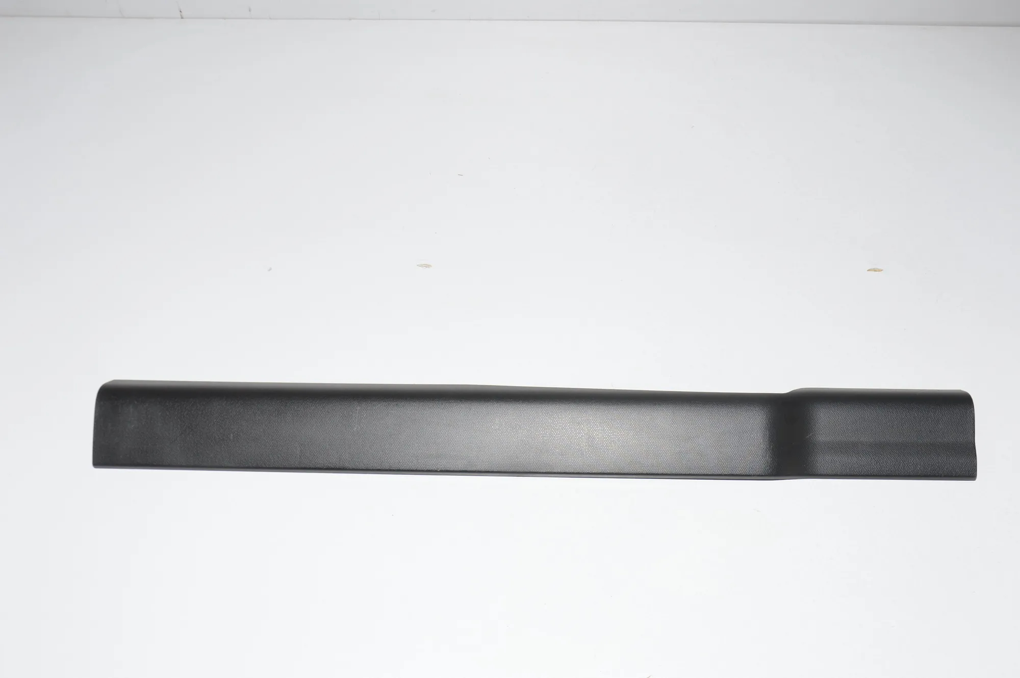 Front Right Interior Step Trim – OEM 51477272380 · BMW i3 (I01) BMW i3 (I01) Electric 2019