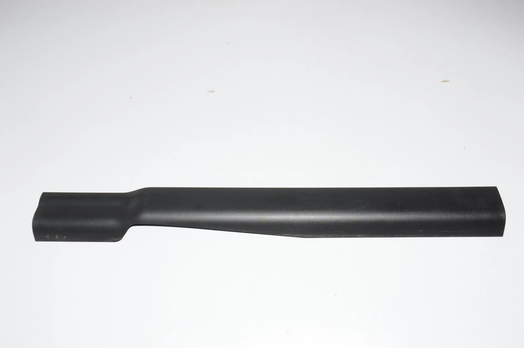 Front Right Interior Step Trim – OEM 51477272380 · BMW i3 (I01) BMW i3 (I01) Electric 2019 – 2