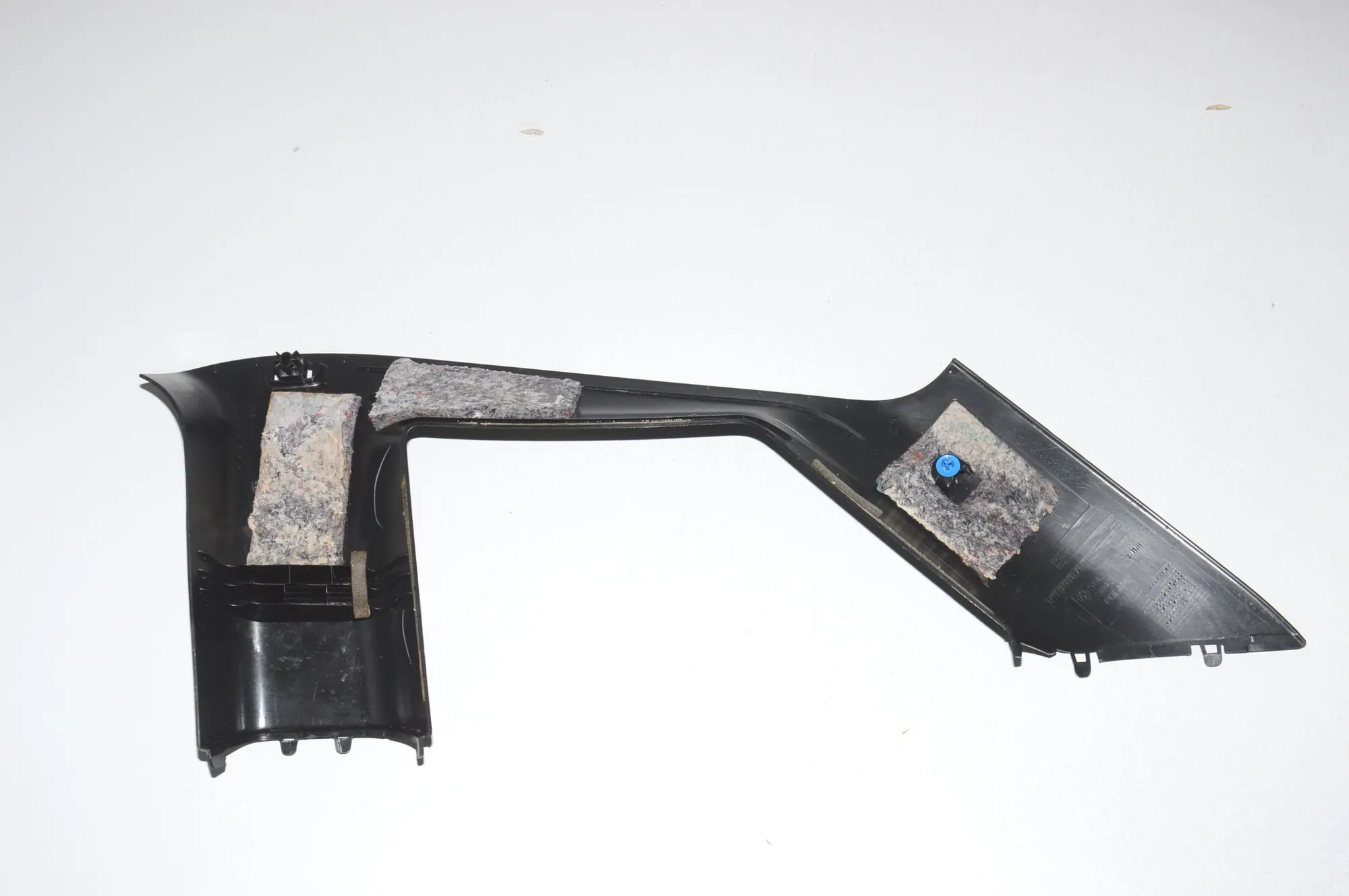 Rear Left Pillar Trim – OEM 51437275669 · BMW i3 (I01) BMW i3 (I01) Electric 2019 – 4