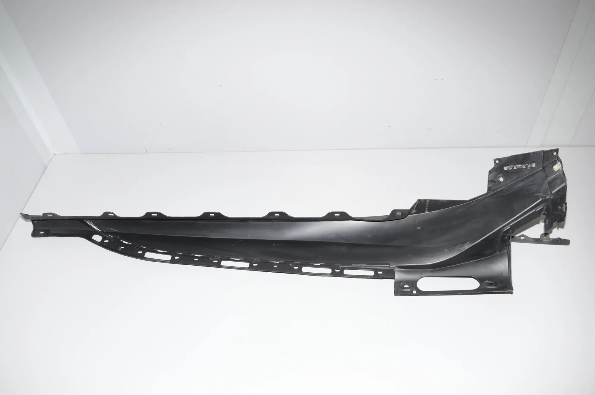 Left Side Plastic Sideskirt Cover – OEM 51777336367 · BMW i8 (I12) BMW i8 (I12) hybrid 2014 – 3