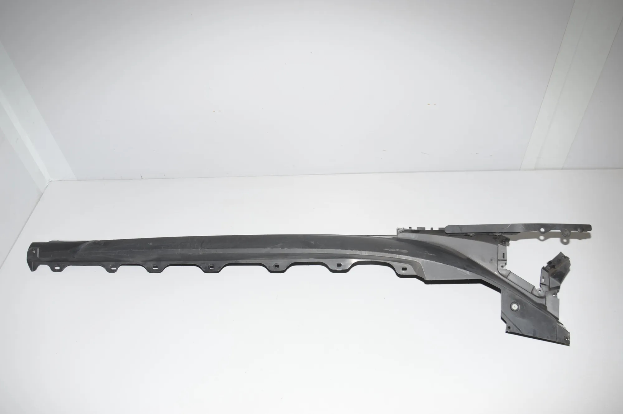 Left Side Plastic Sideskirt Cover – OEM 51777336367 · BMW i8 (I12) BMW i8 (I12) hybrid 2014 – 2