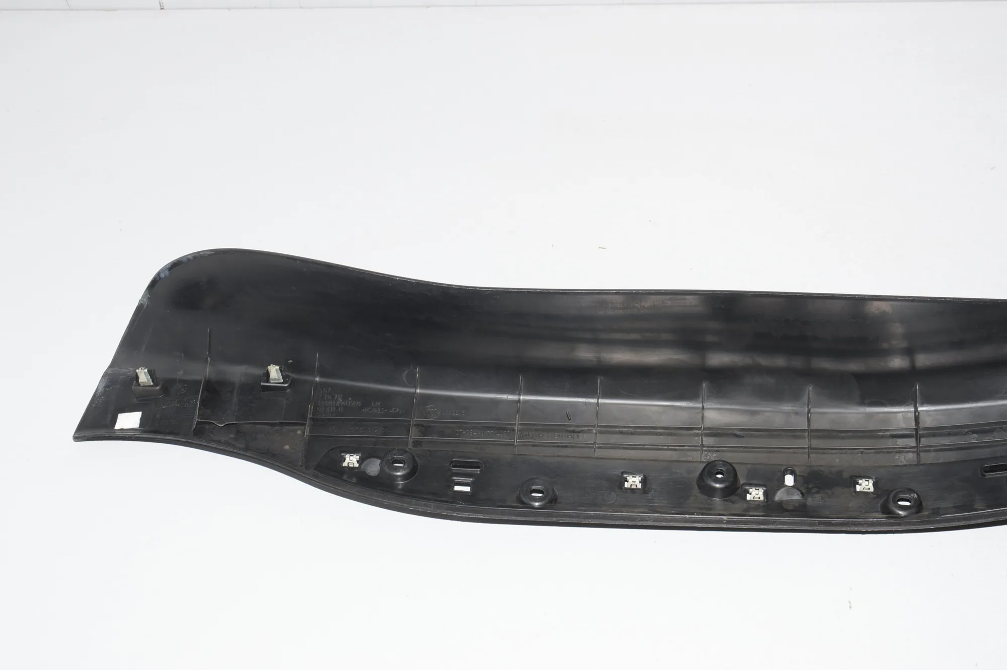 Left Side Plastic Sideskirt Cover – OEM 51477314937 · BMW i8 (I12) BMW i8 (I12) hybrid 2014 – 4