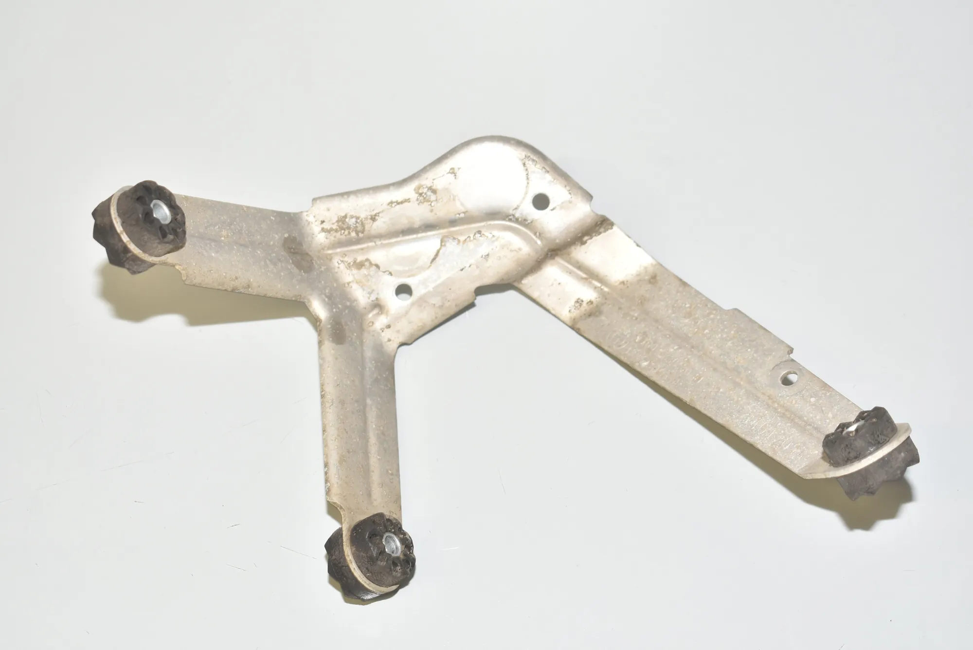 ABS Pump Holder – OEM 41006850470 · BMW i3 (I01) BMW i3 (I01) Electric 2019 – 2