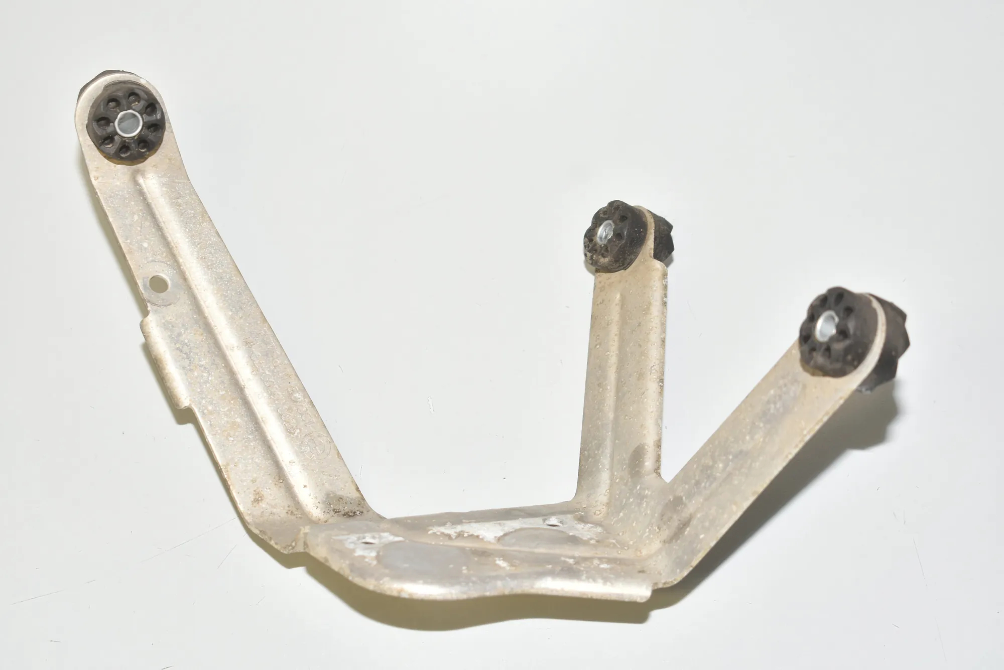 ABS Pump Holder – OEM 41006850470 · BMW i3 (I01) BMW i3 (I01) Electric 2019