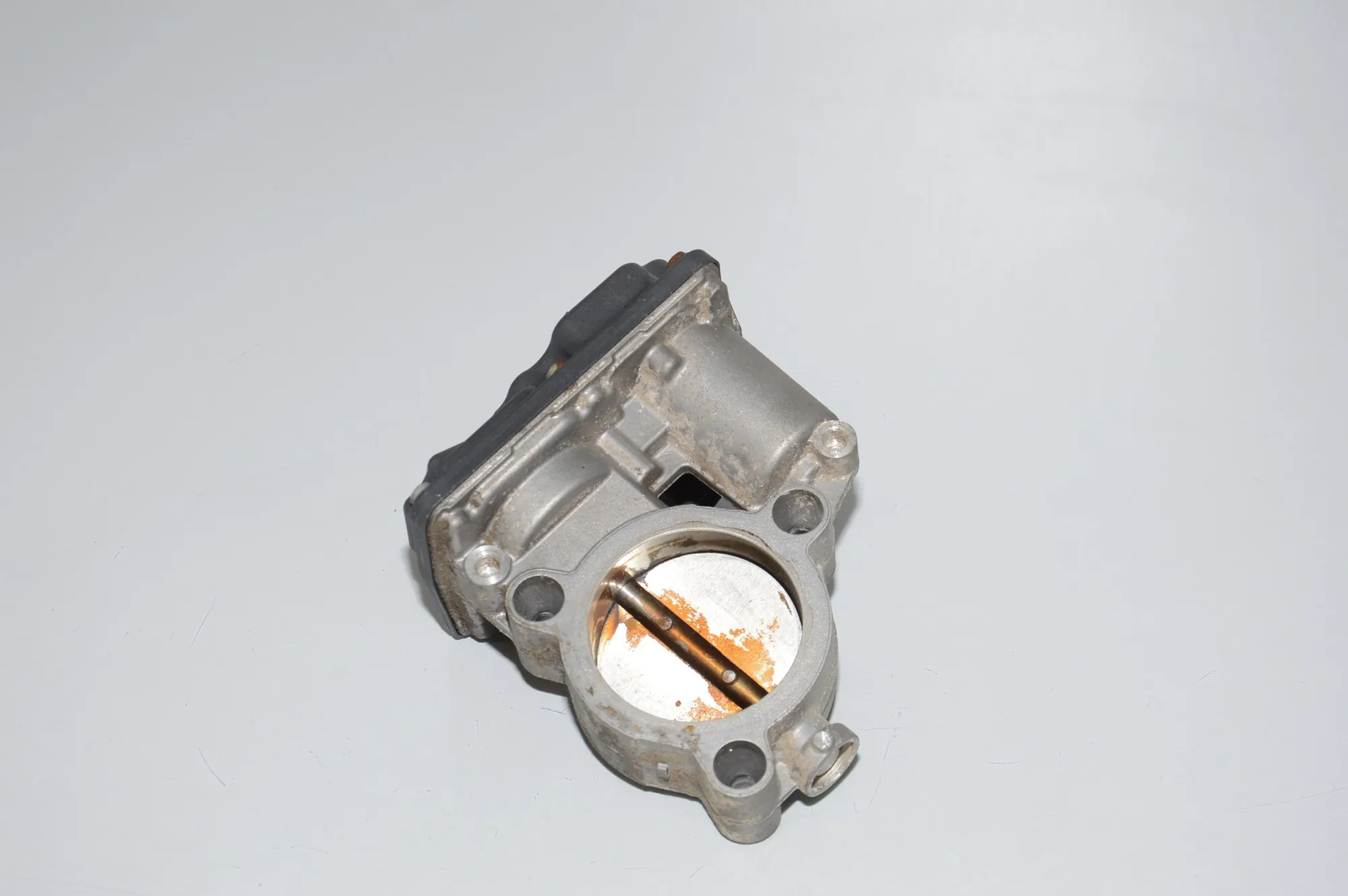 Throttle Body – OEM 13547618838 · BMW i3 (I01) BMW i3 (I01) Hybrid 2013 – 3
