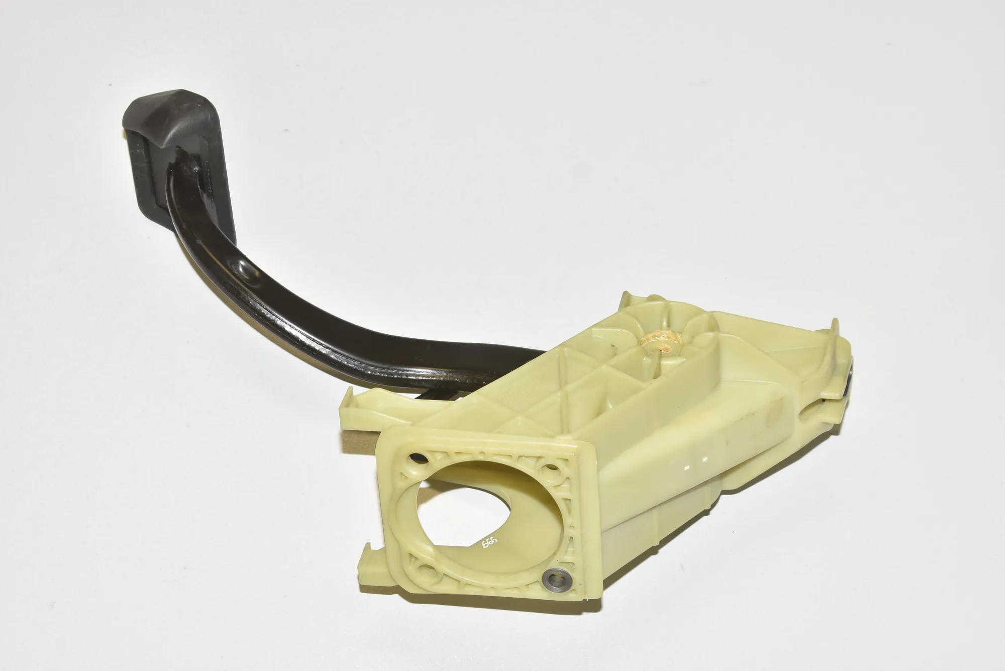 Brake Pedal – OEM 6753824 · BMW 7 (E65, E66, E67) 730 Ld 2005