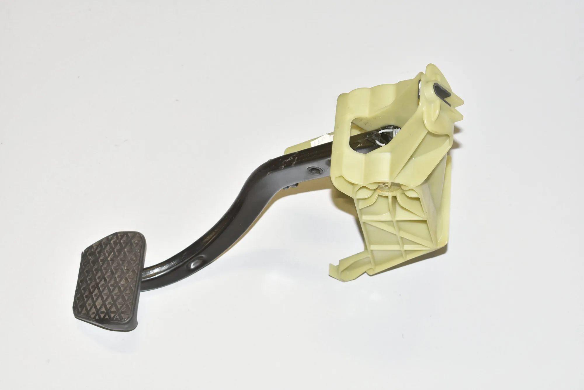 Brake Pedal – OEM 6753824 · BMW 7 (E65, E66, E67) 730 Ld 2005 – 2