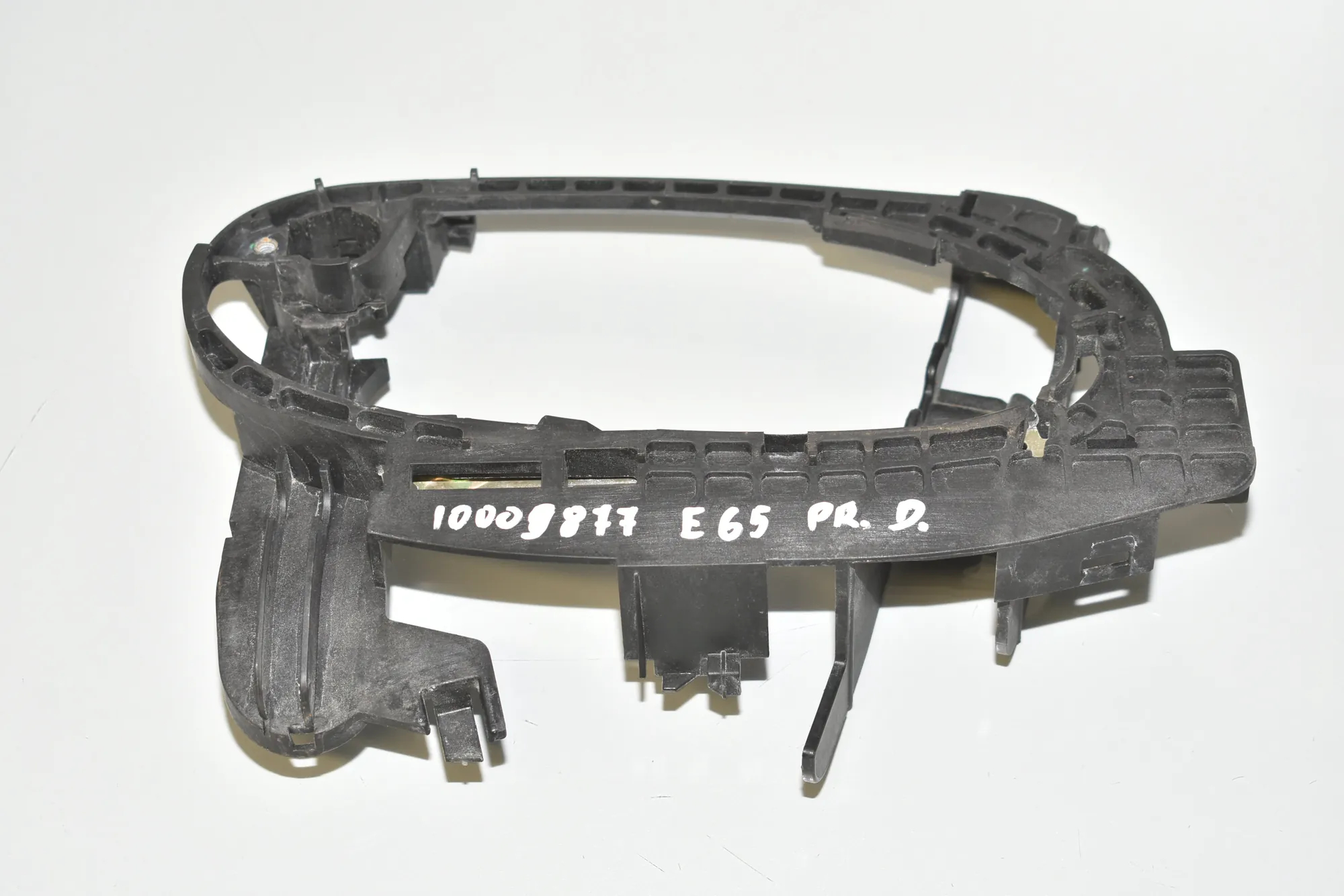 Front Right Door Interior Handle Frame – OEM 7013702 · BMW 7 (E65, E66, E67) 730 Ld 2005
