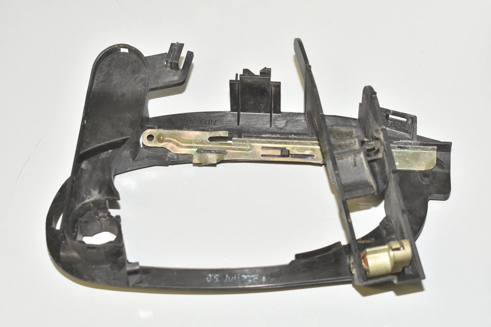 Front Right Door Interior Handle Frame – OEM 7013702 · BMW 7 (E65, E66, E67) 730 Ld 2005 – 3