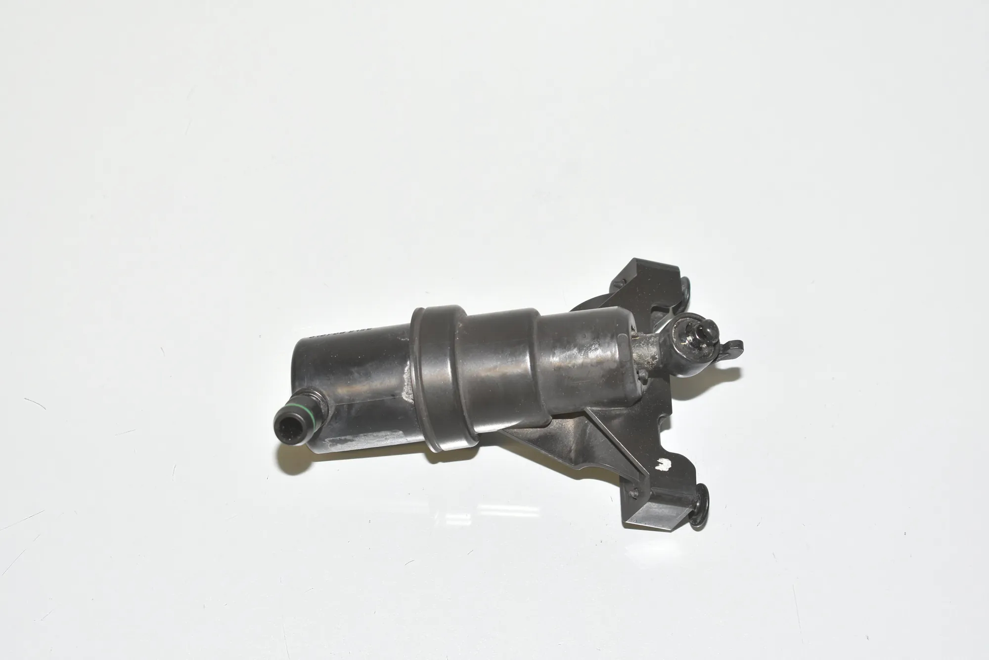 Left Headlight Washer Pump – OEM 61677137401 · BMW 7 (E65, E66, E67) 730 Ld 2005