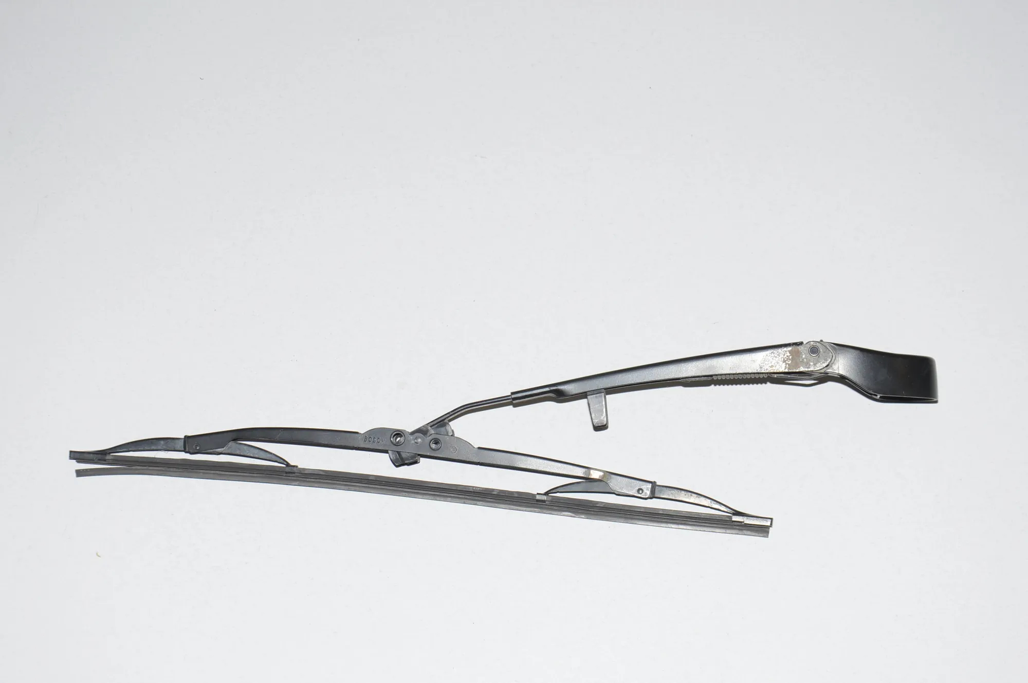 Tailgate Window Wiper Arm – OEM 61627068076 · BMW X5 (E53) 4.6 is 2003