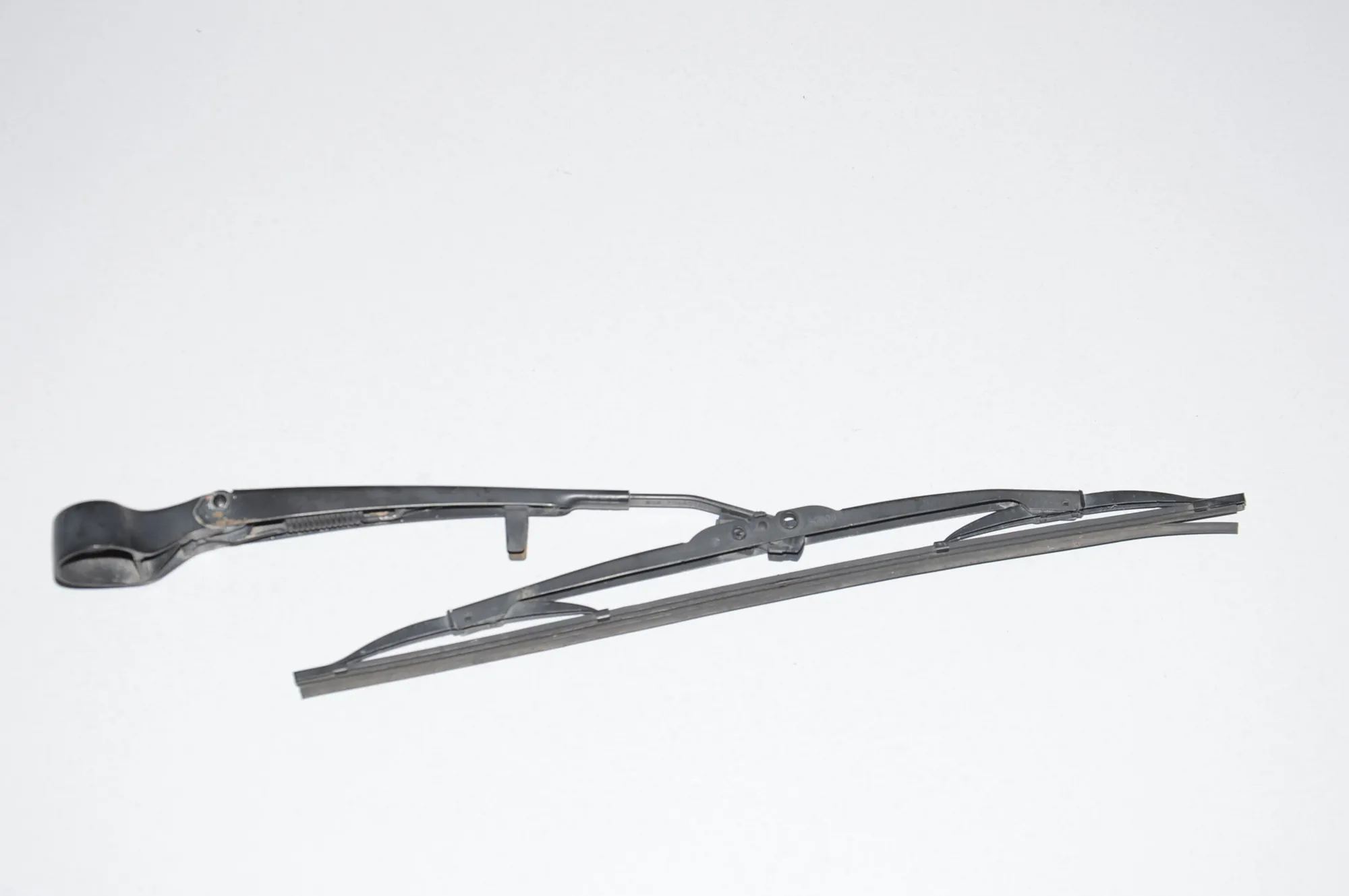 Tailgate Window Wiper Arm – OEM 61627068076 · BMW X5 (E53) 4.6 is 2003 – 4