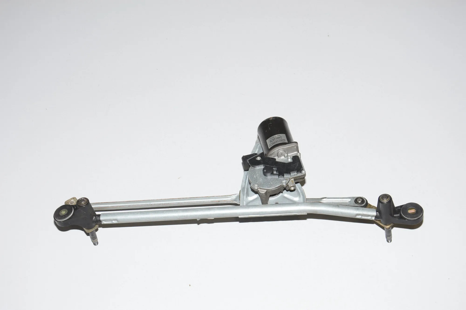 Front Windshield Wiper Mechanism – OEM 61617046571 · BMW X5 (E53) 4.6 is 2003 – 2