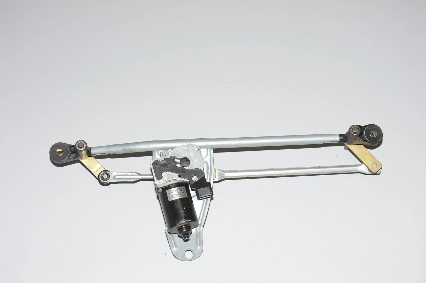 Front Windshield Wiper Mechanism – OEM 61617046571 · BMW X5 (E53) 4.6 is 2003